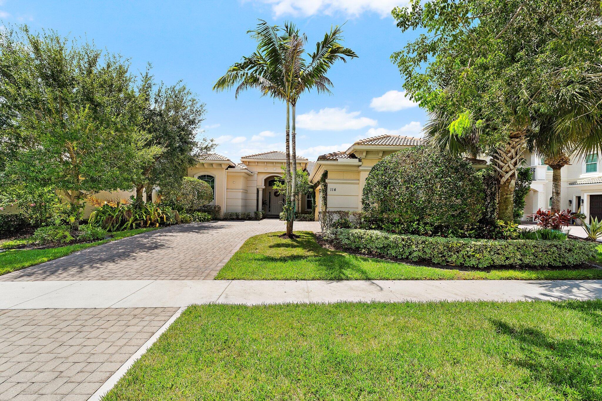 Foto de propiedad en 114 Carmela Court, Jupiter, FL 33478 Jupiter con MLS# 