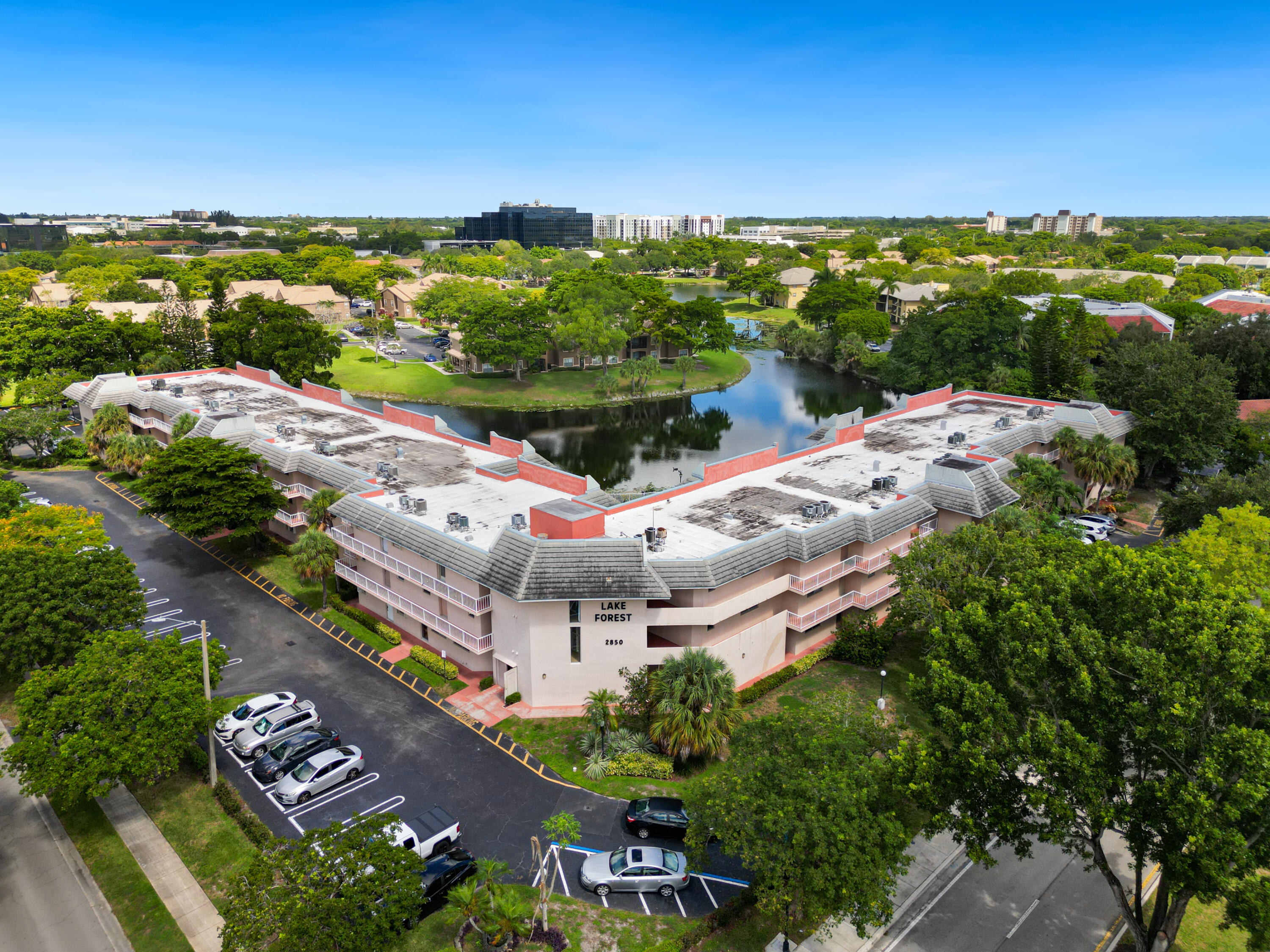Foto de propiedad en 2850 Forest Hills Boulevard 211, Coral Springs, FL 33065 Coral Springs con MLS# 