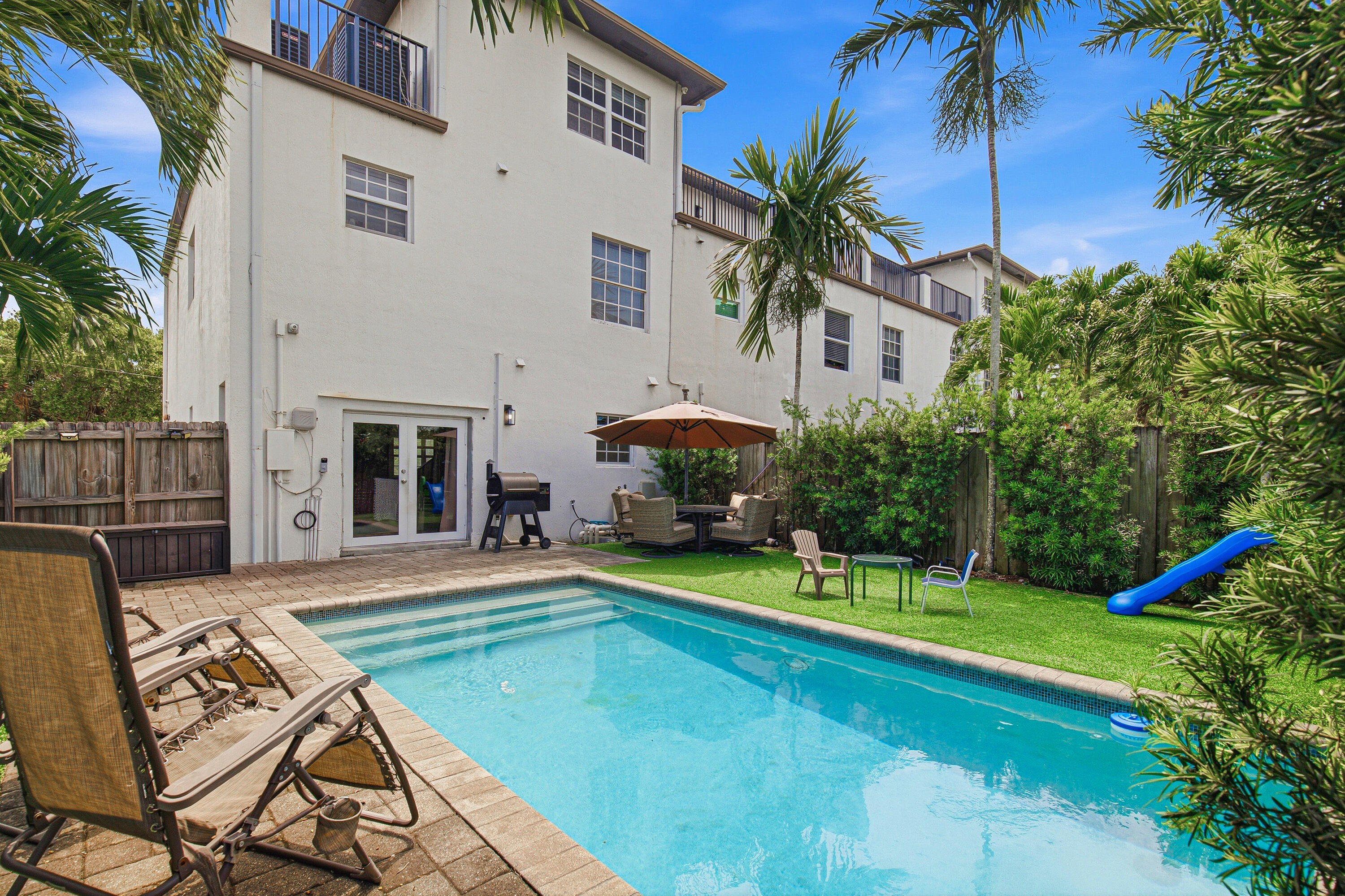 Foto de propiedad en 807 NW 1ST Avenue, Fort Lauderdale, FL 33311 Fort Lauderdale con MLS# 