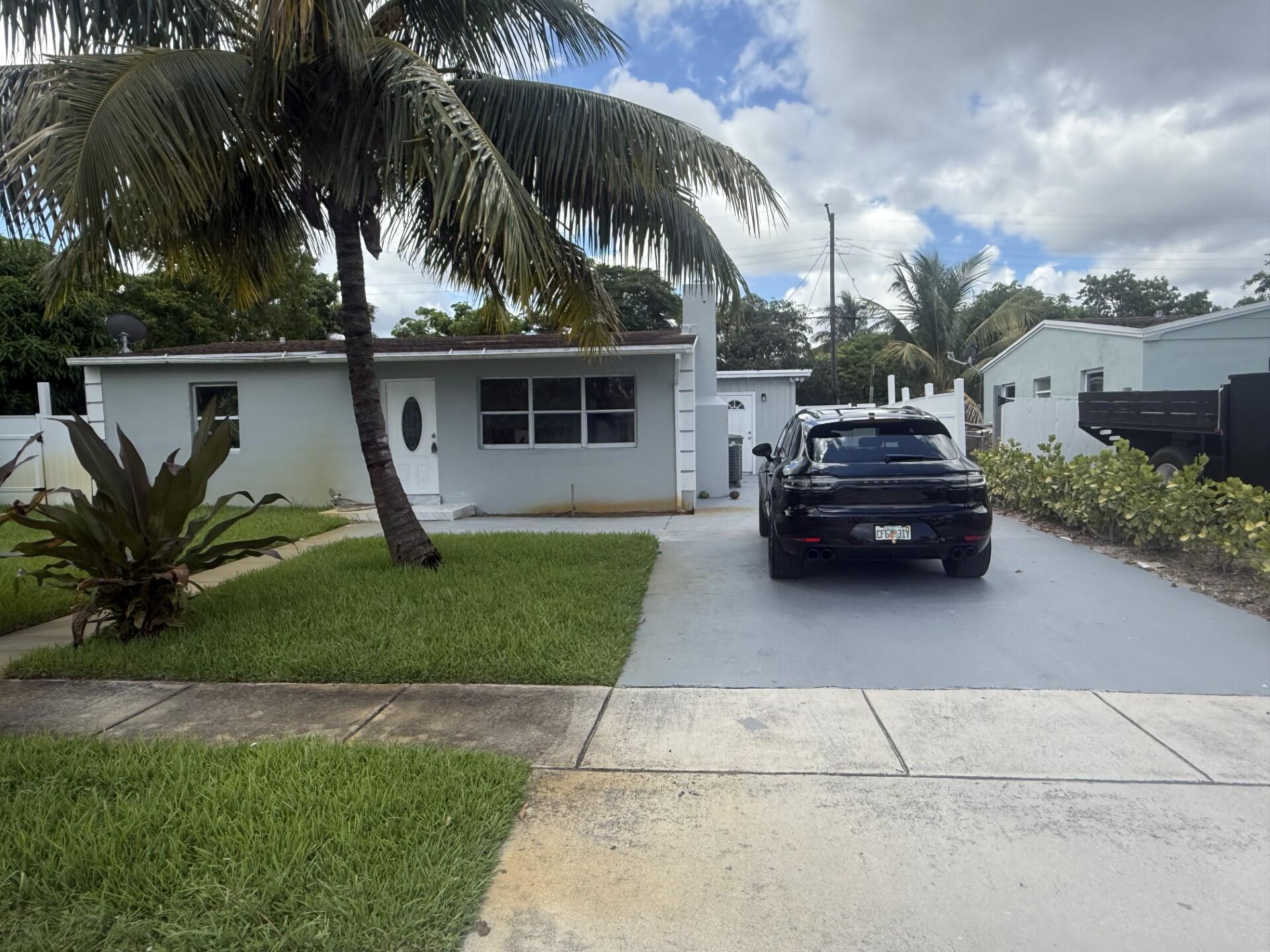 En Renta 2329 FAIRWAY Drive, Westgate, FL 33409, Westgate, FL 33409