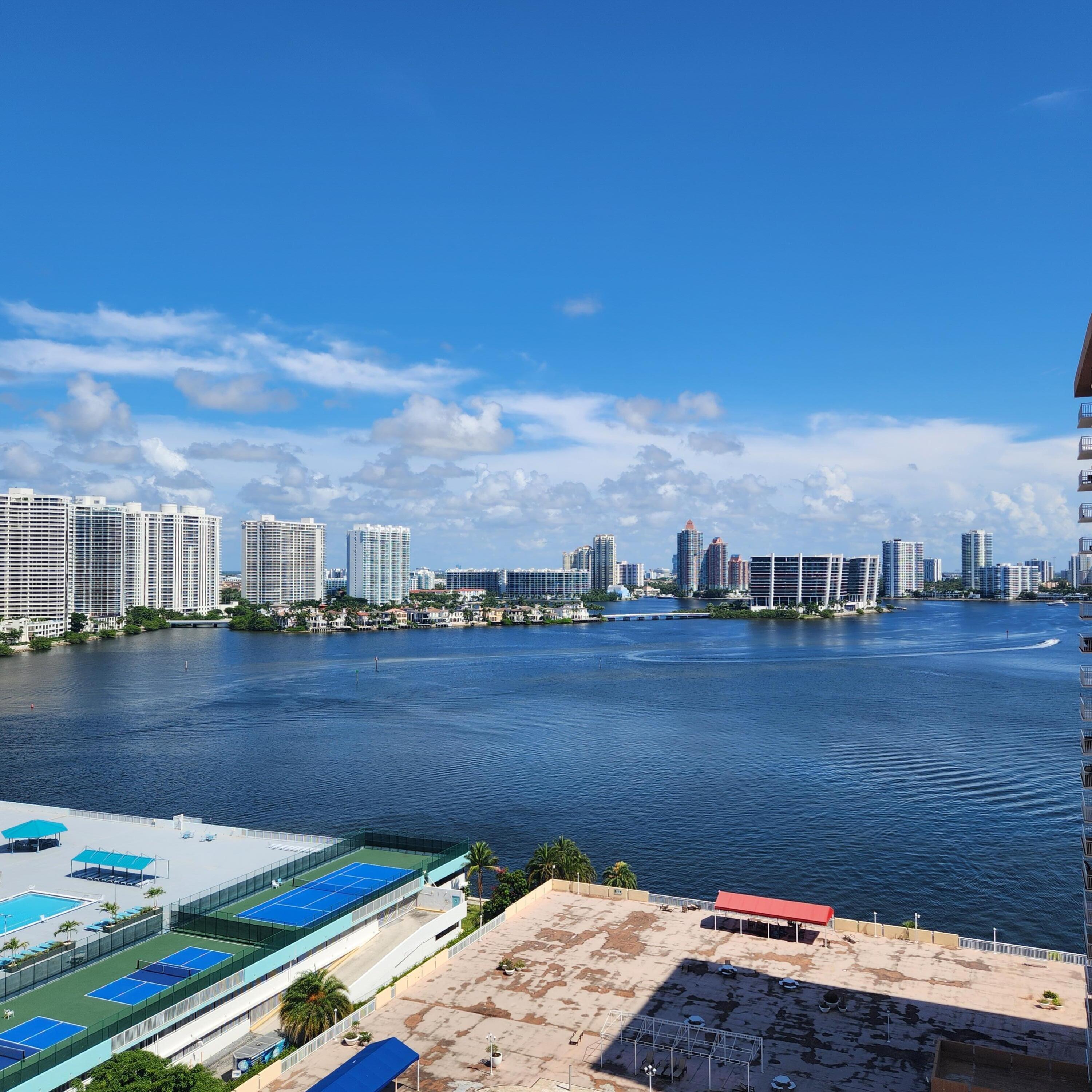 Foto de propiedad en 250 174th Street, Sunny Isles Beach, FL 33160 Sunny Isles Beach con MLS# 