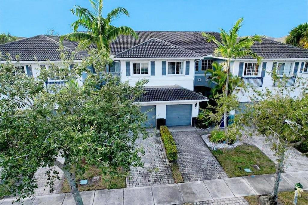 Foto de propiedad en 1421 NW 34TH Way 1421, Lauderhill, FL 33311 Lauderhill con MLS# 