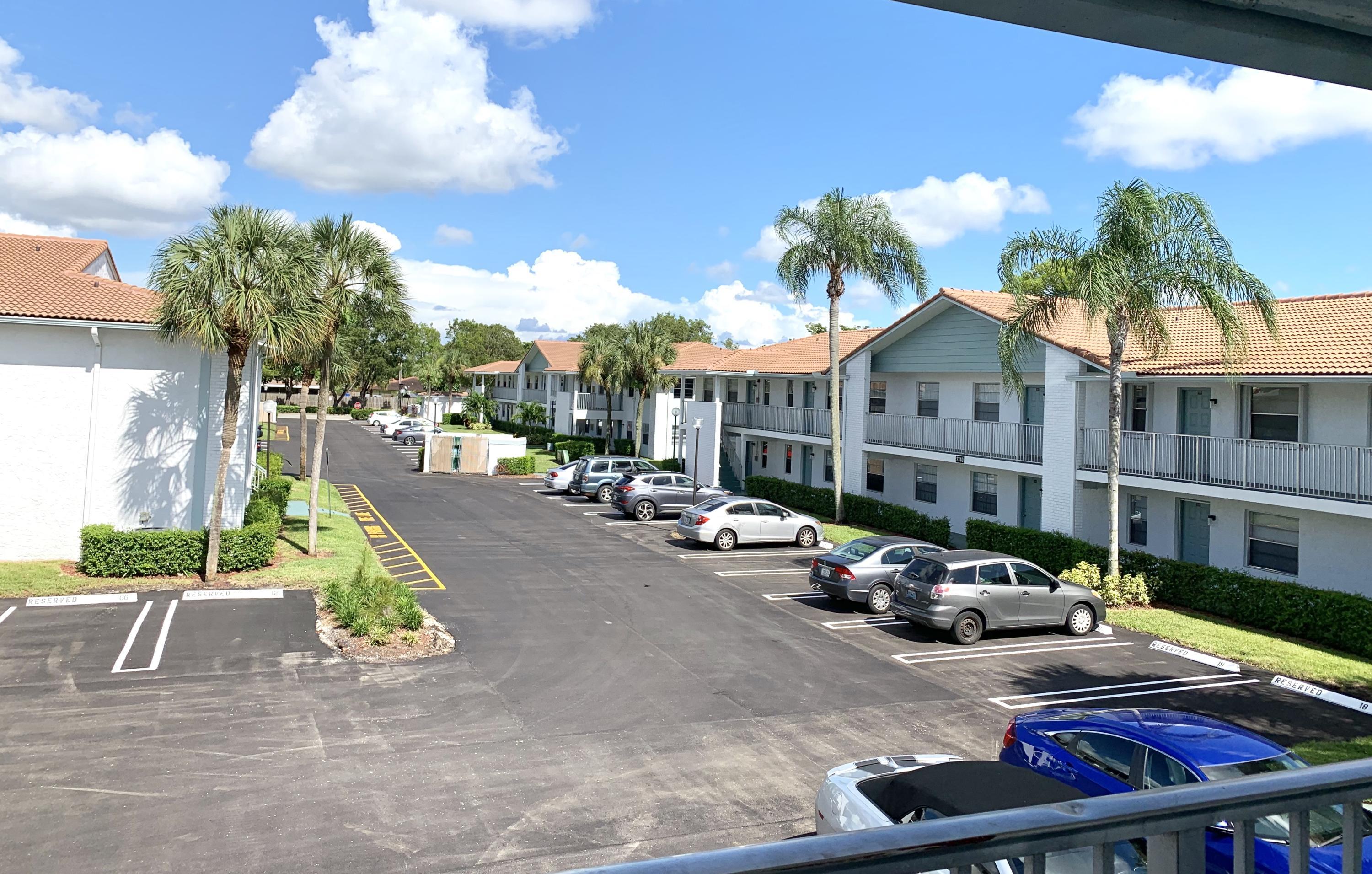 Foto de propiedad en 2750 Forest Hills Boulevard 208, Coral Springs, FL 33065 Coral Springs con MLS# 