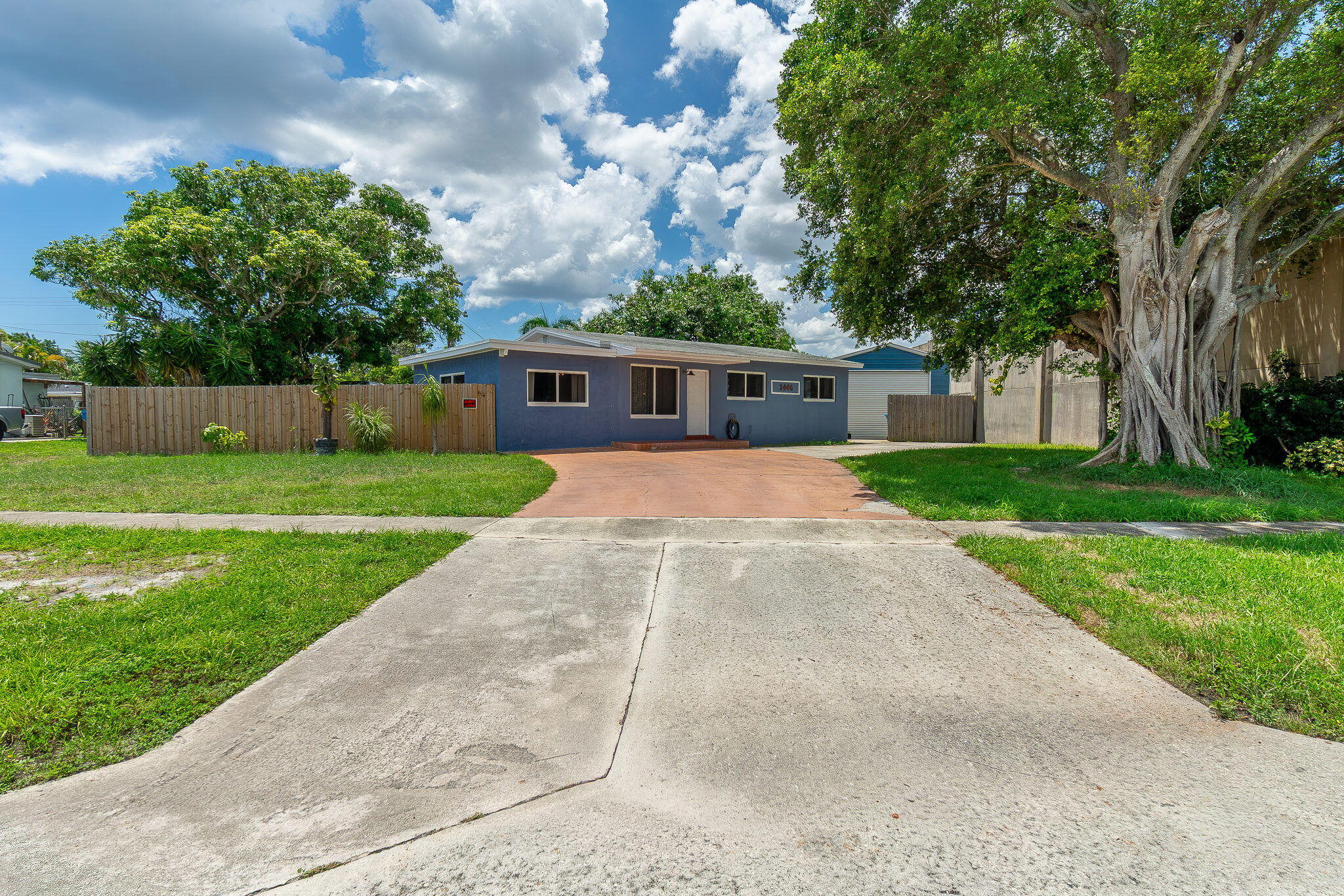 Foto de propiedad en 1446 W DREW Street, Lantana, FL 33462 Lantana con MLS# 