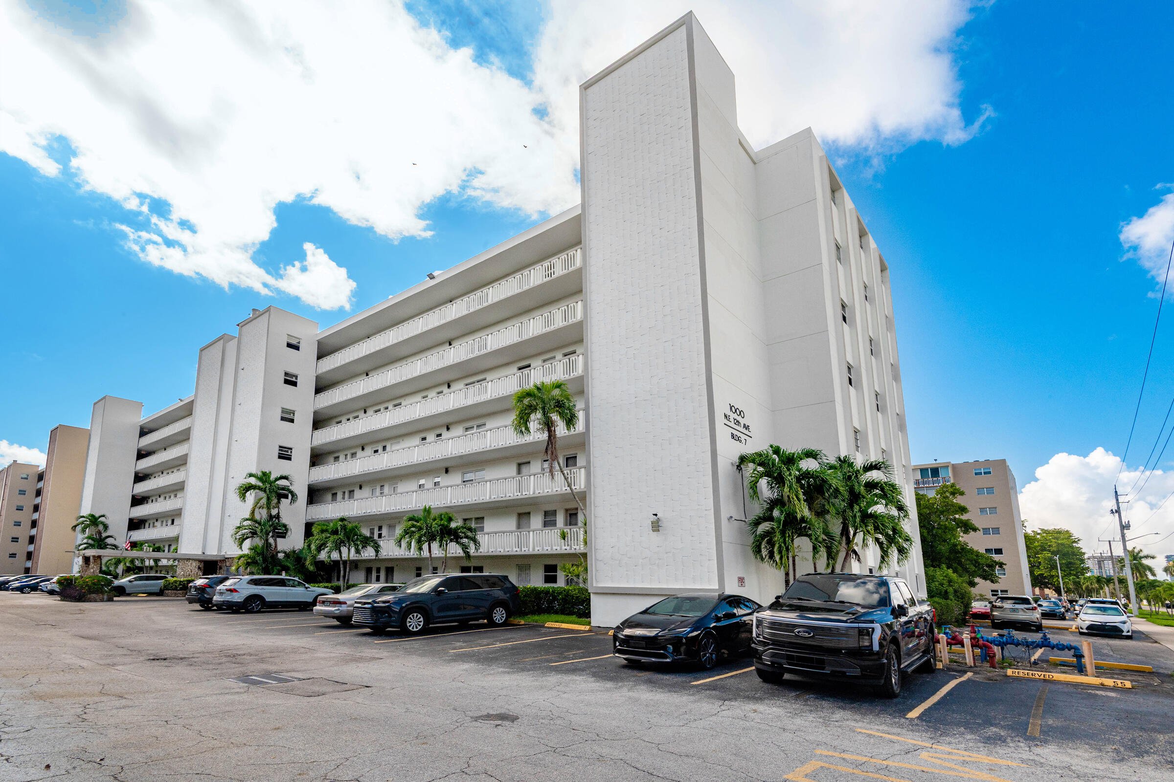 Foto de propiedad en 1000 NE 12TH Avenue 104, Hallandale Beach, FL 33009 Hallandale Beach con MLS# 