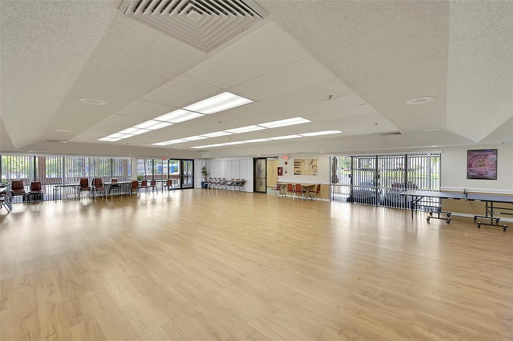 Foto de propiedad en 2541 N NOB HILL Road 308, Sunrise, FL 33322 Sunrise con MLS# 