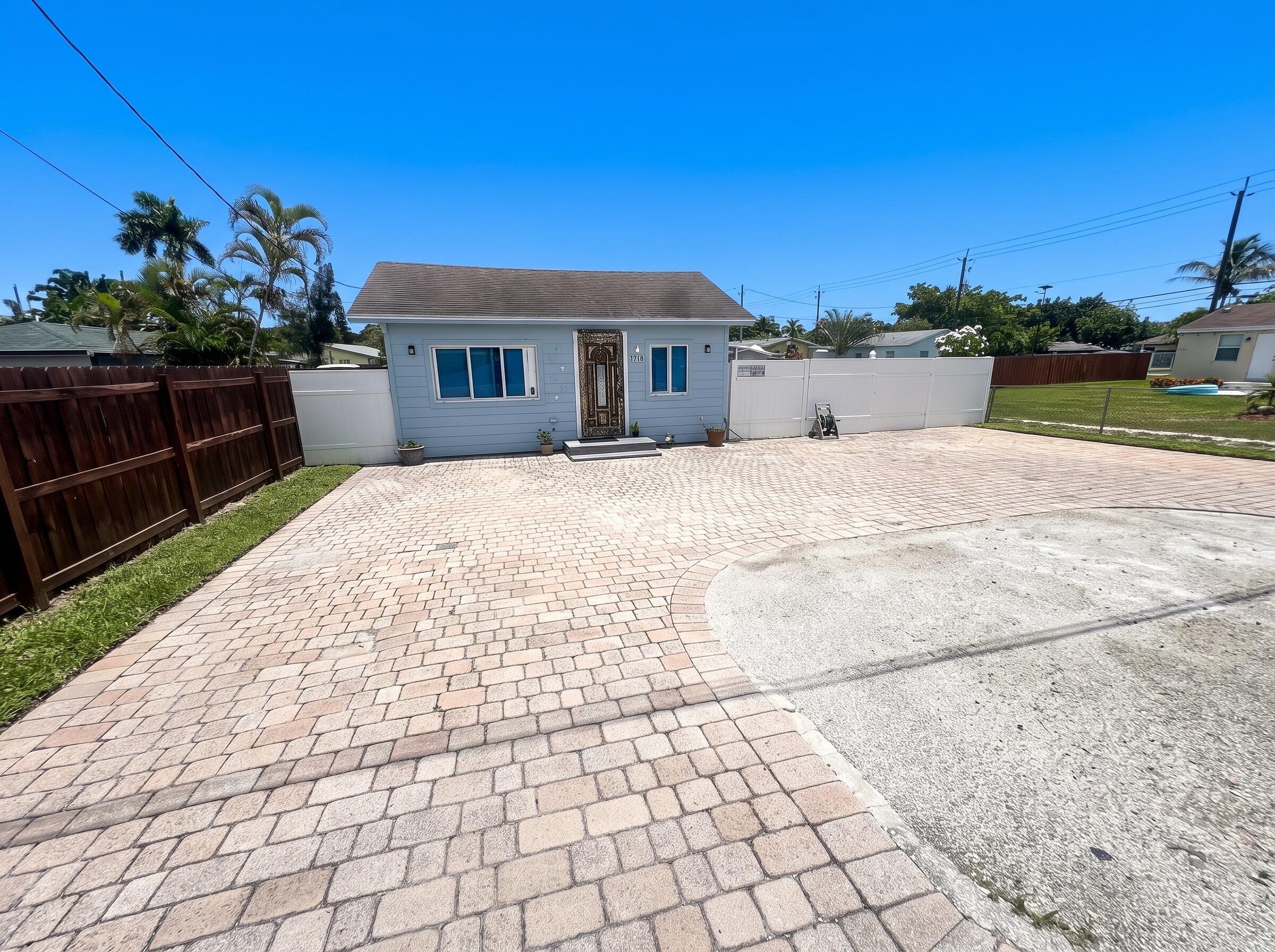 En Venta 3718 COCONUT Road A, Palm Springs, FL 33461, Palm Springs, FL 33461