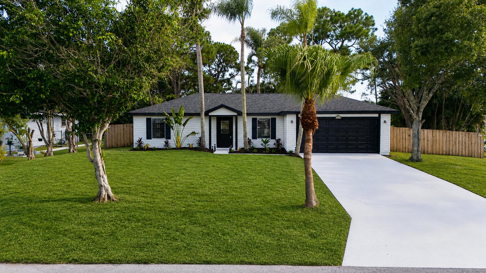 Foto de propiedad en 1898 SW LOFGREN Avenue, Port St. Lucie, FL 34953 Port St. Lucie con MLS# 