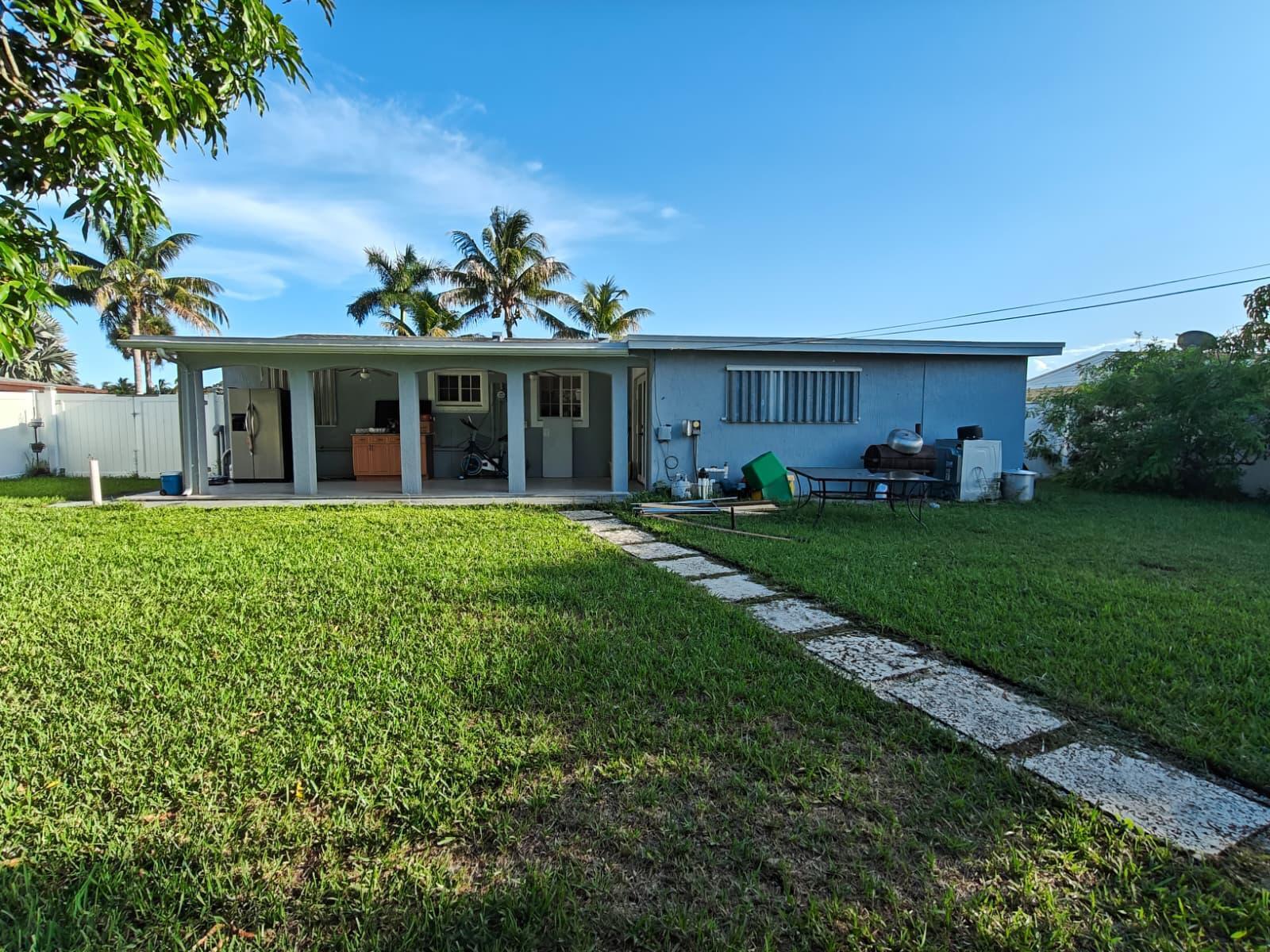 En Venta 324 Mid Pines Road, Palm Springs, FL 33461, Palm Springs, FL 33461