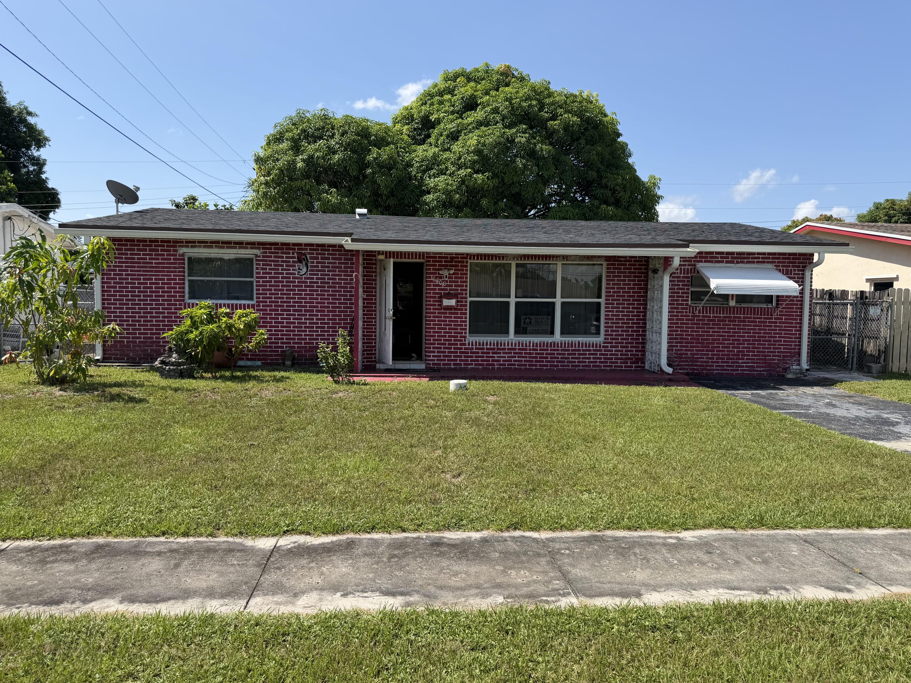 Foto de propiedad en 6600 NW 24TH Court, Sunrise, FL 33313 Sunrise con MLS# 