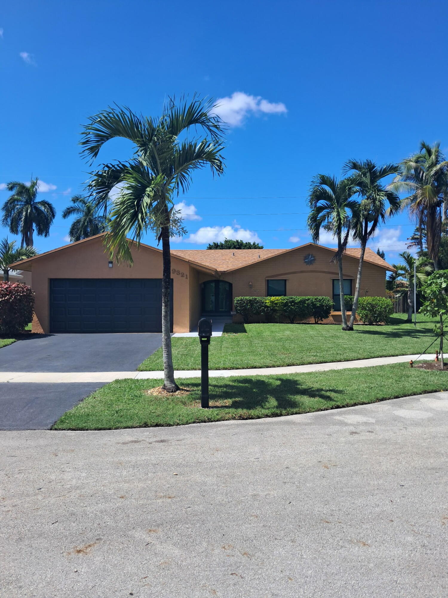 Foto de propiedad en 9321 NW 43RD Manor S, Sunrise, FL 33351 Sunrise con MLS# 