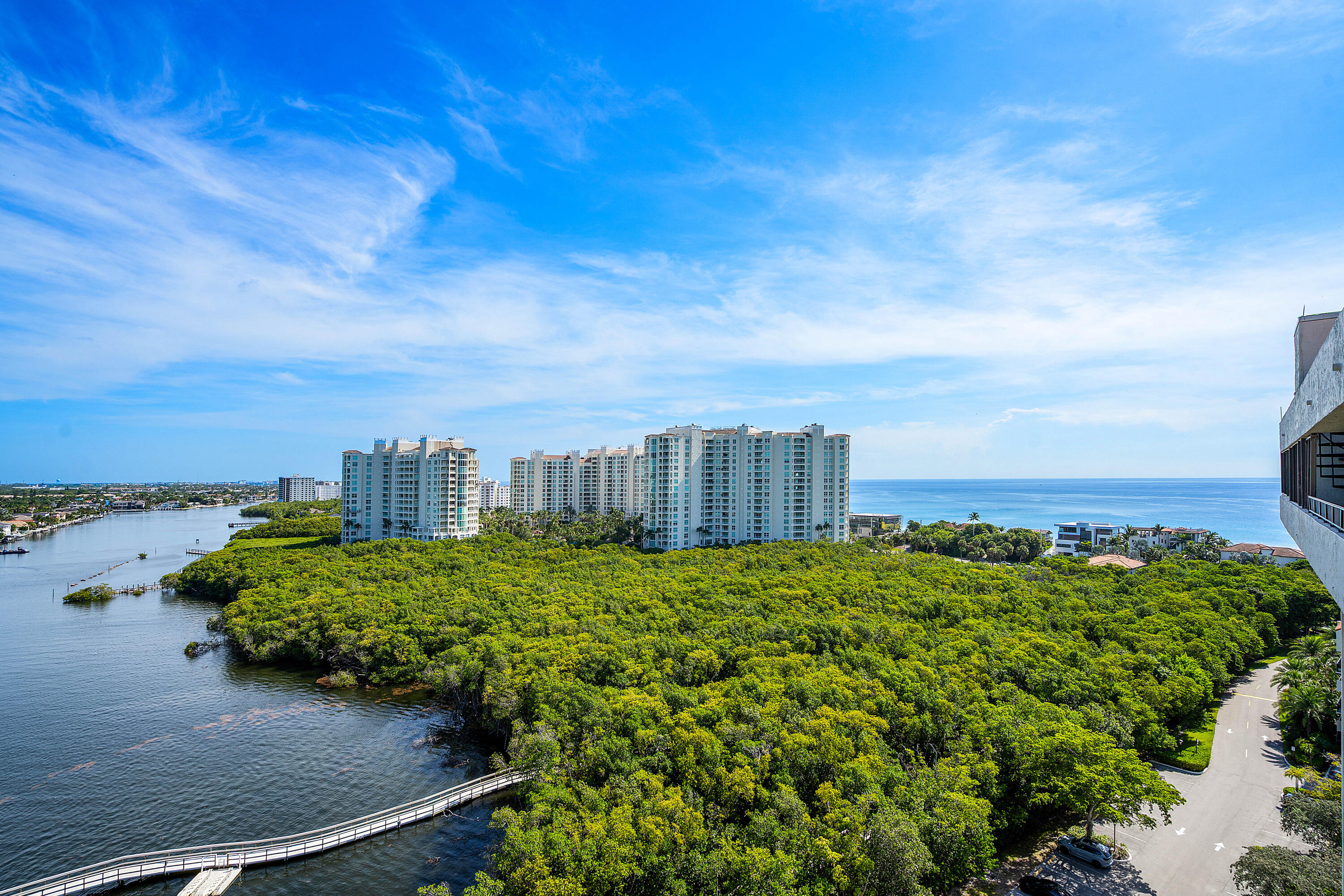 Foto de propiedad en 3912 S OCEAN Boulevard PH-1, Highland Beach, FL 33487 Highland Beach con MLS# 