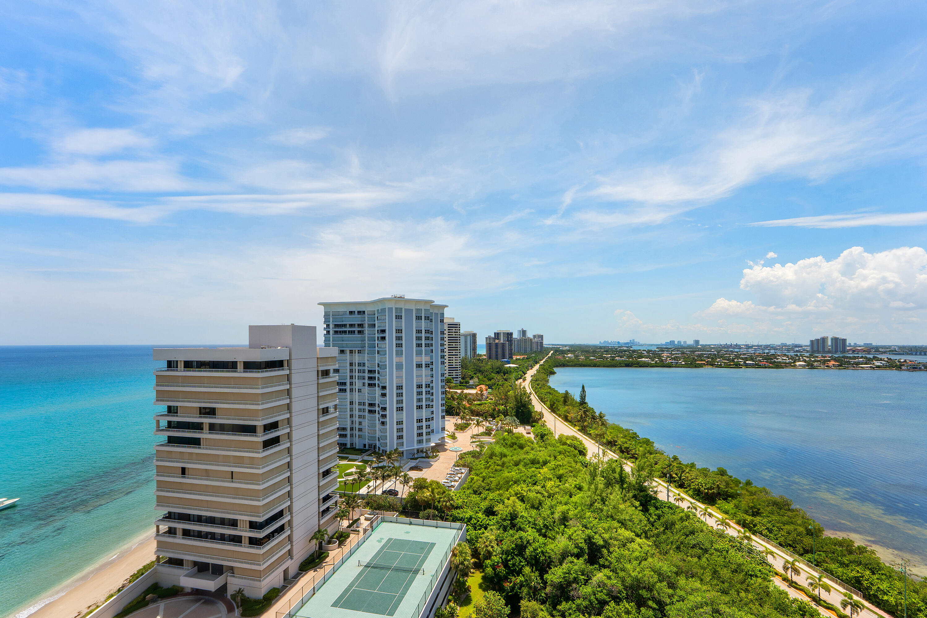 Foto de propiedad en 5280 N OCEAN Drive 16E, Singer Island, FL 33404 Singer Island con MLS# 