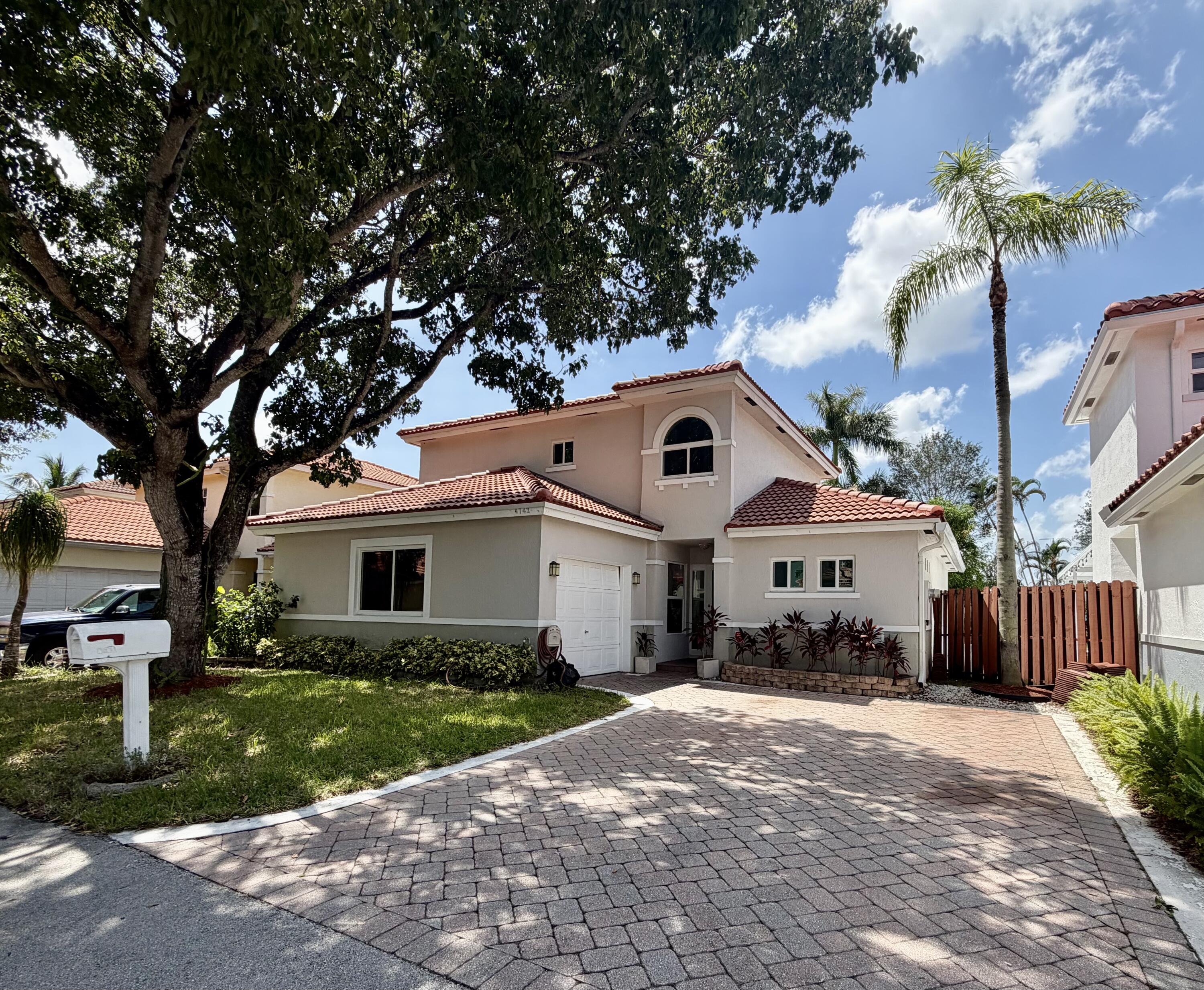 Foto de propiedad en 4742 NW 5th Court, Coconut Creek, FL 33063 Coconut Creek con MLS# 