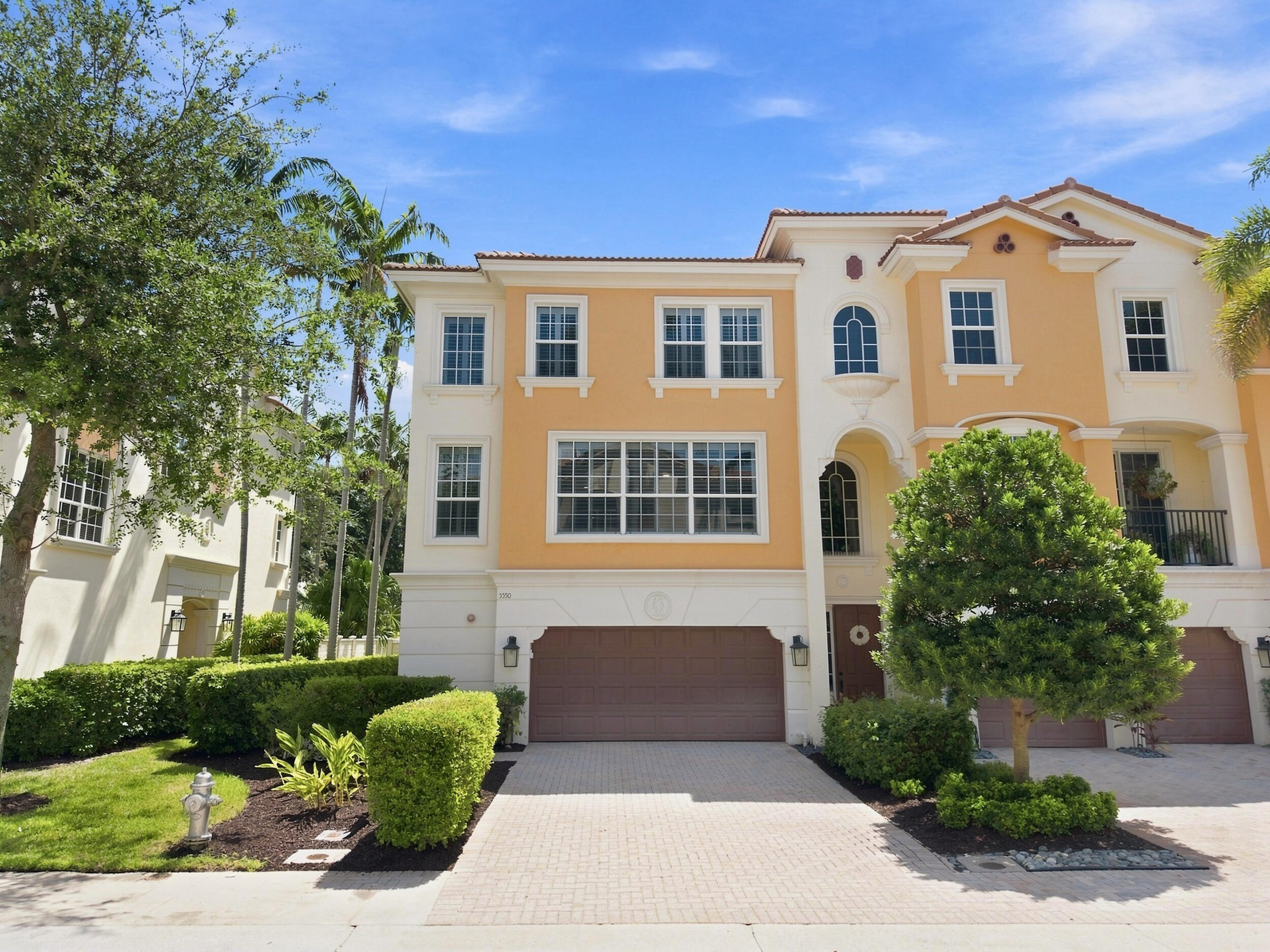Foto de propiedad en 5550 NE Trieste Terrace, Boca Raton, FL 33487 Boca Raton con MLS# 