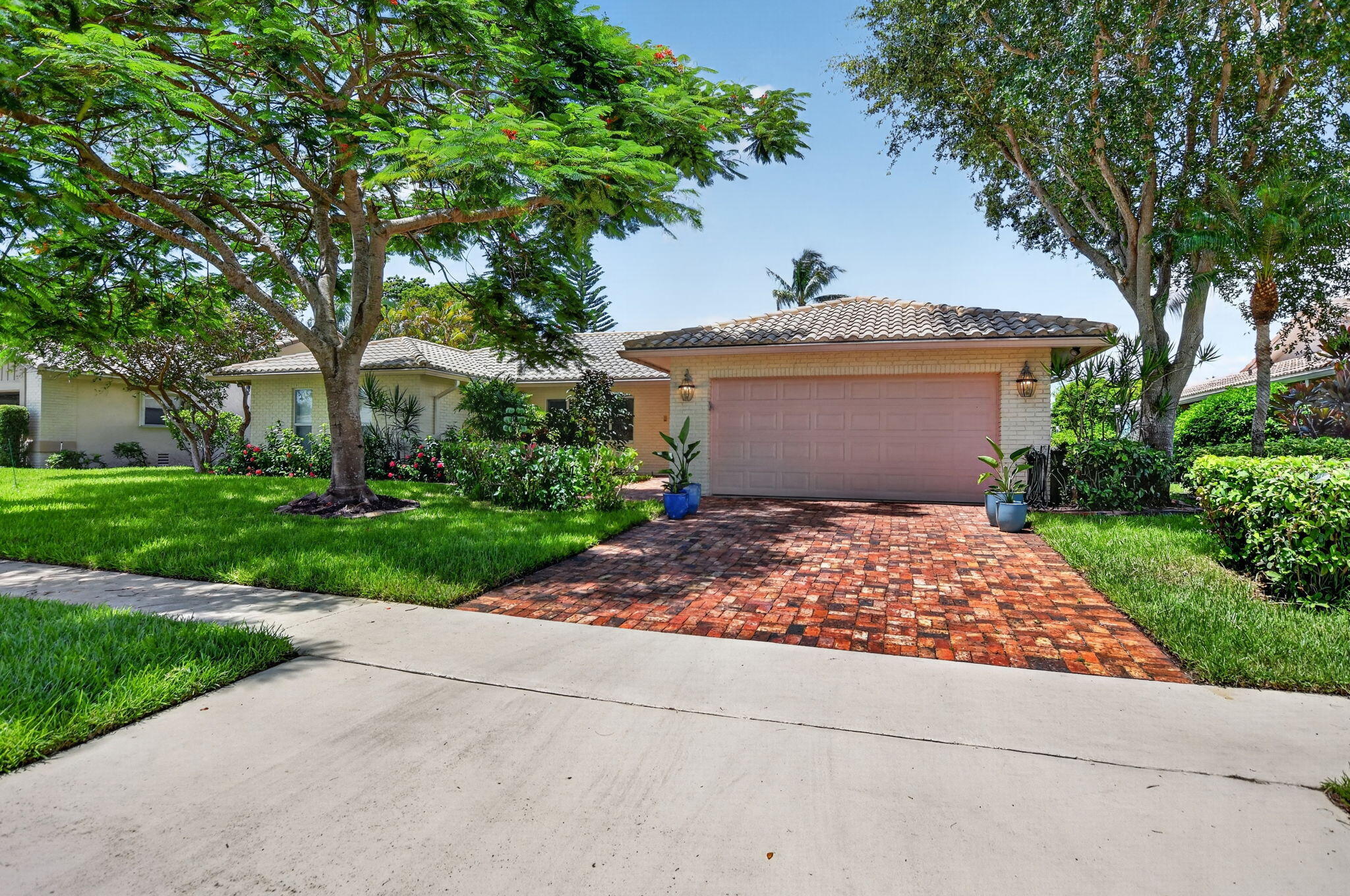 Foto de propiedad en 19747 Boca Greens Drive, Boca Raton, FL 33498 Boca Raton con MLS# 