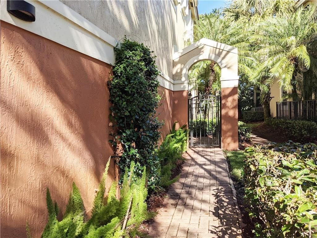 Foto de propiedad en 4150 FOREST Drive, Weston, FL 33332 Weston con MLS# 