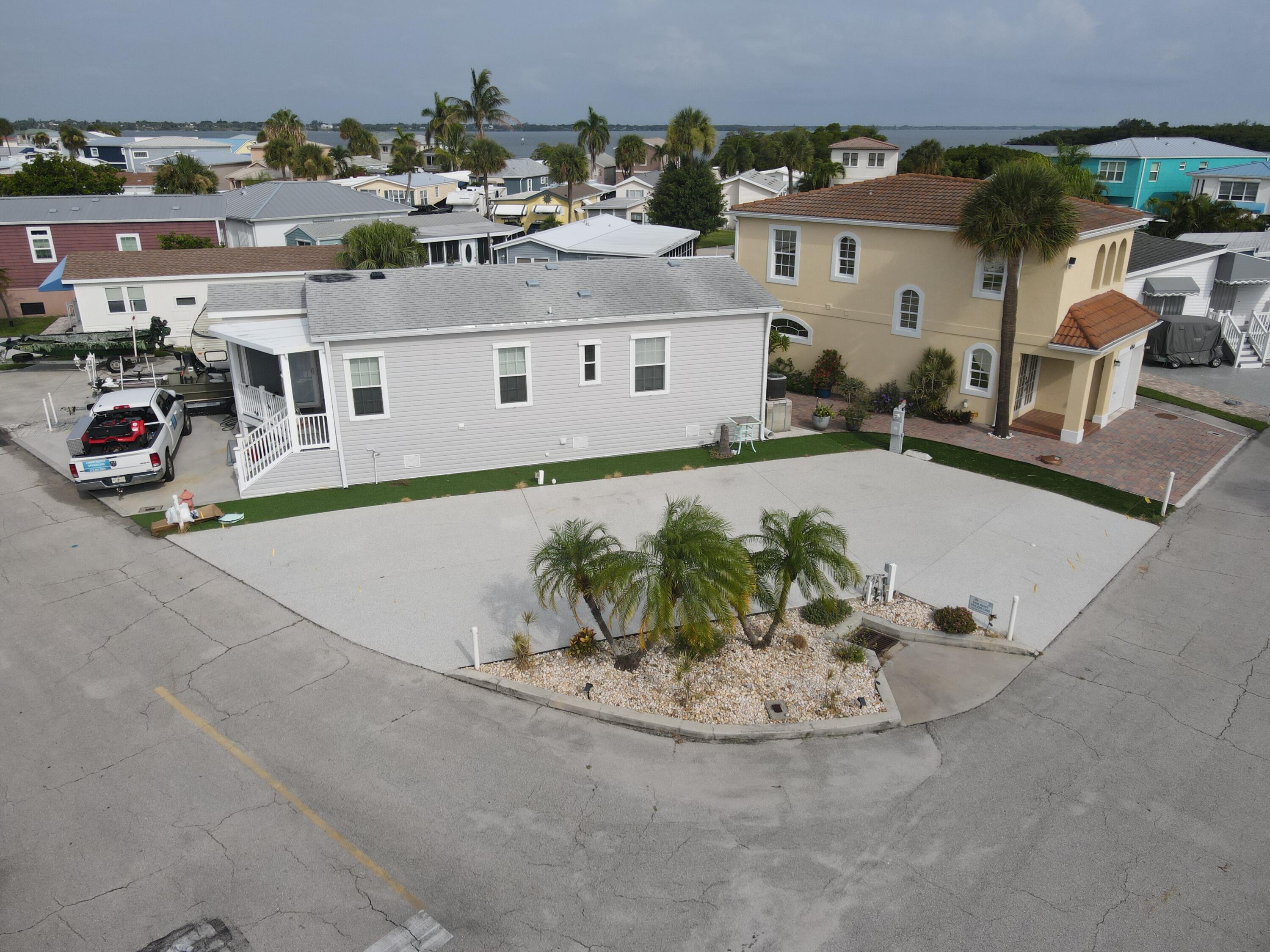 Foto de propiedad en 485 NETTLES Boulevard, Jensen Beach, FL 34957 Jensen Beach con MLS# 