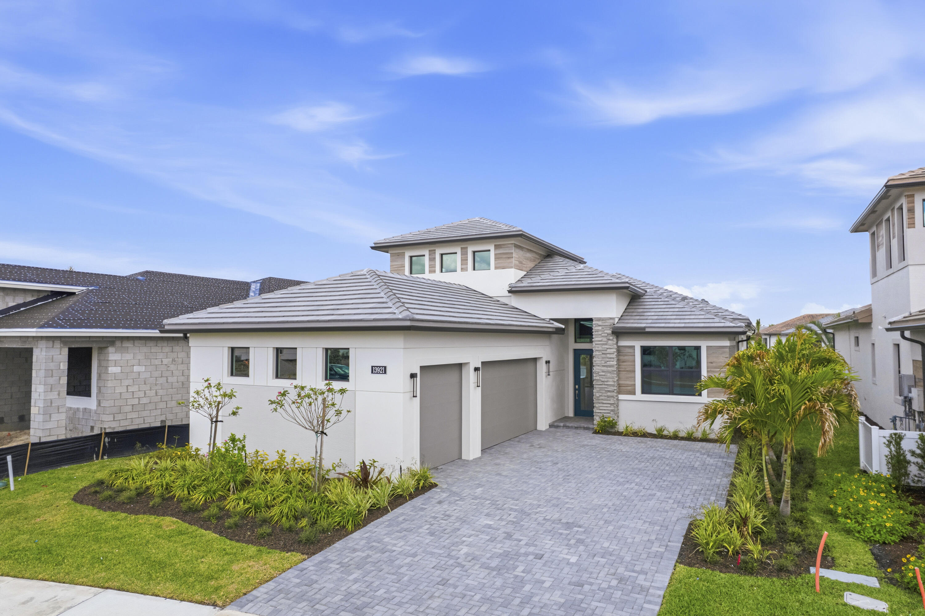 Foto de propiedad en 13921 Vivant Drive, Palm Beach Gardens, FL 33412 Palm Beach Gardens con MLS# 