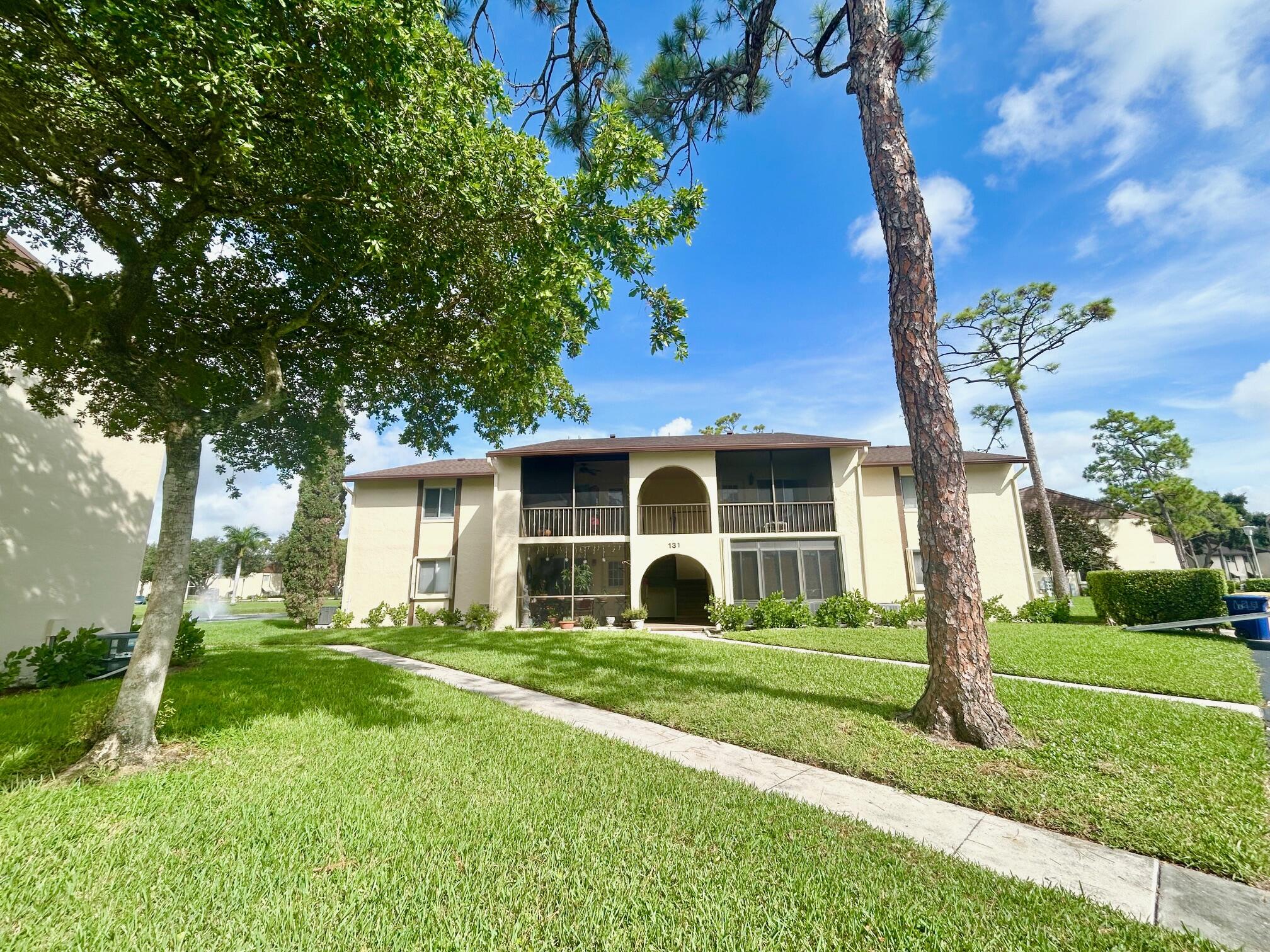Foto de propiedad en 131 LAKE PINE Circle D-1, Greenacres, FL 33463 Greenacres con MLS# 