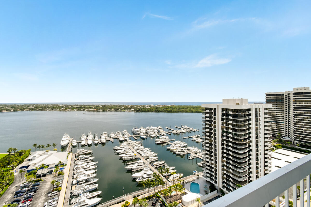 Foto de propiedad en 123 LAKESHORE Drive PH45, North Palm Beach, FL 33408 North Palm Beach con MLS# 