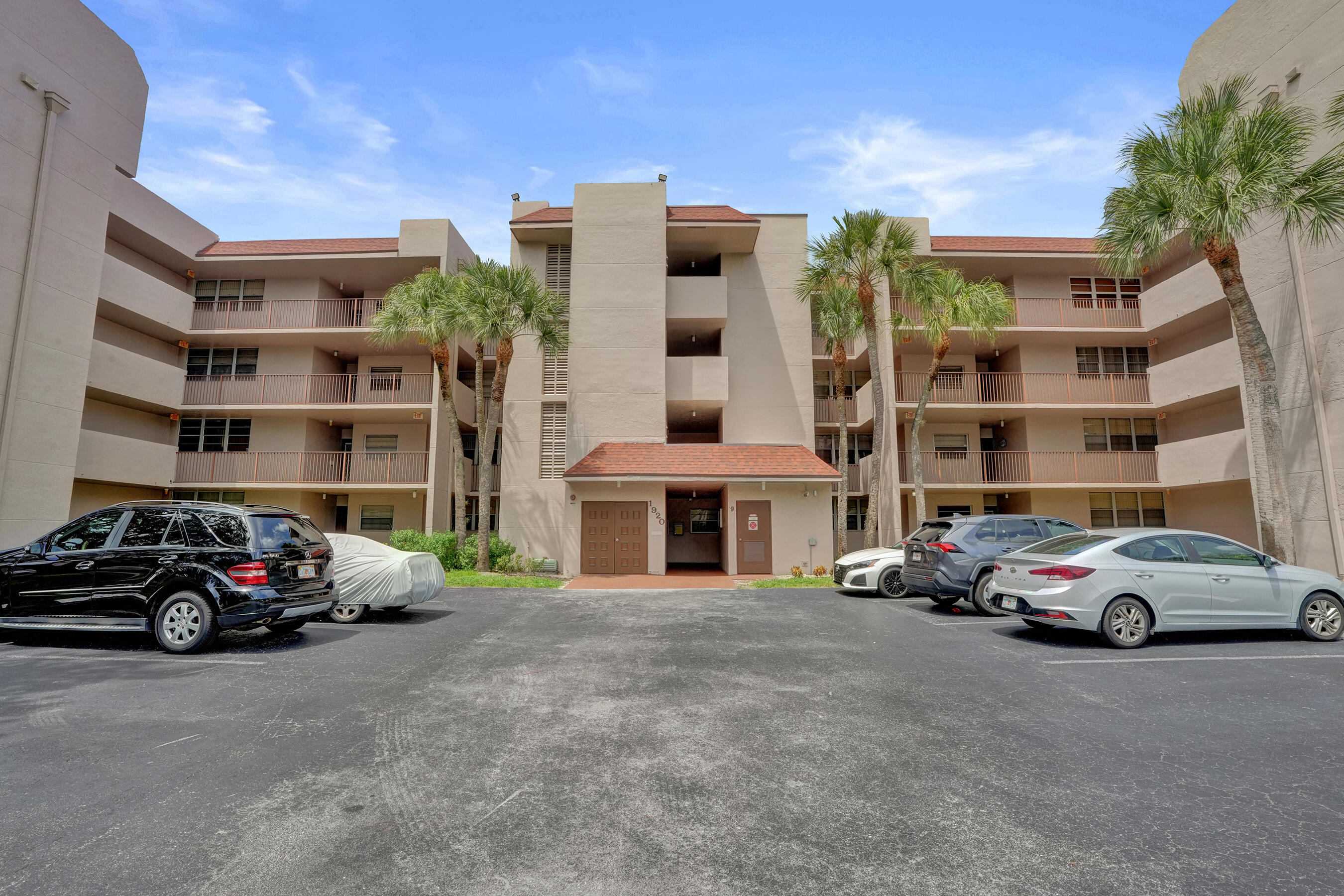 Foto de propiedad en 1920 SABAL PALM Drive 203, Davie, FL 33324 Davie con MLS# 