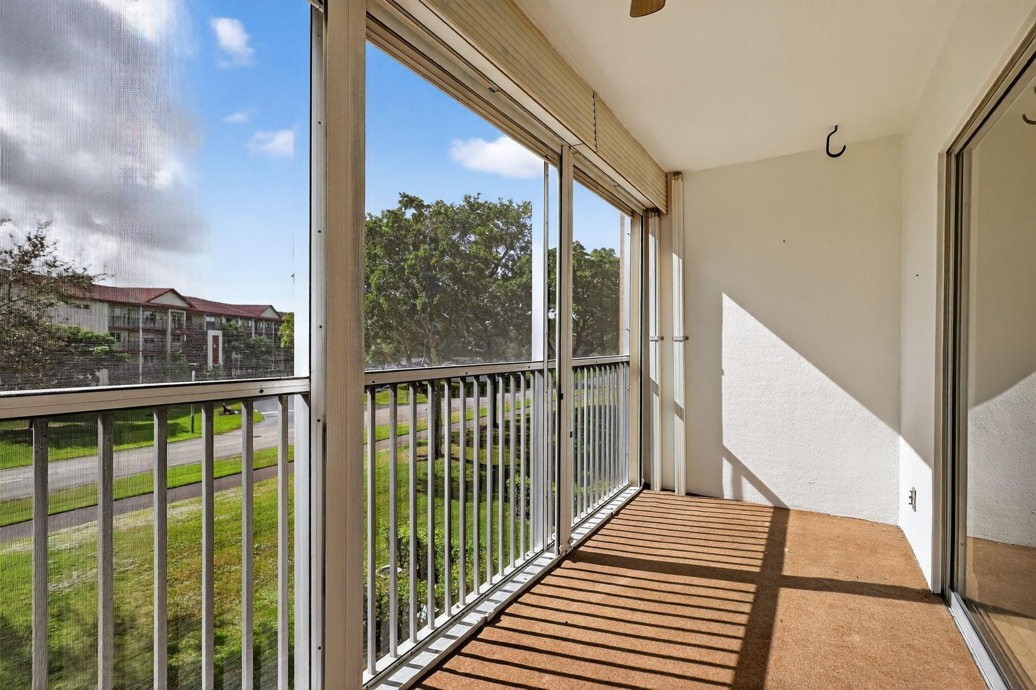 Foto de propiedad en 12750 SW 4TH Court 307J, Pembroke Pines, FL 33027 Pembroke Pines con MLS# 