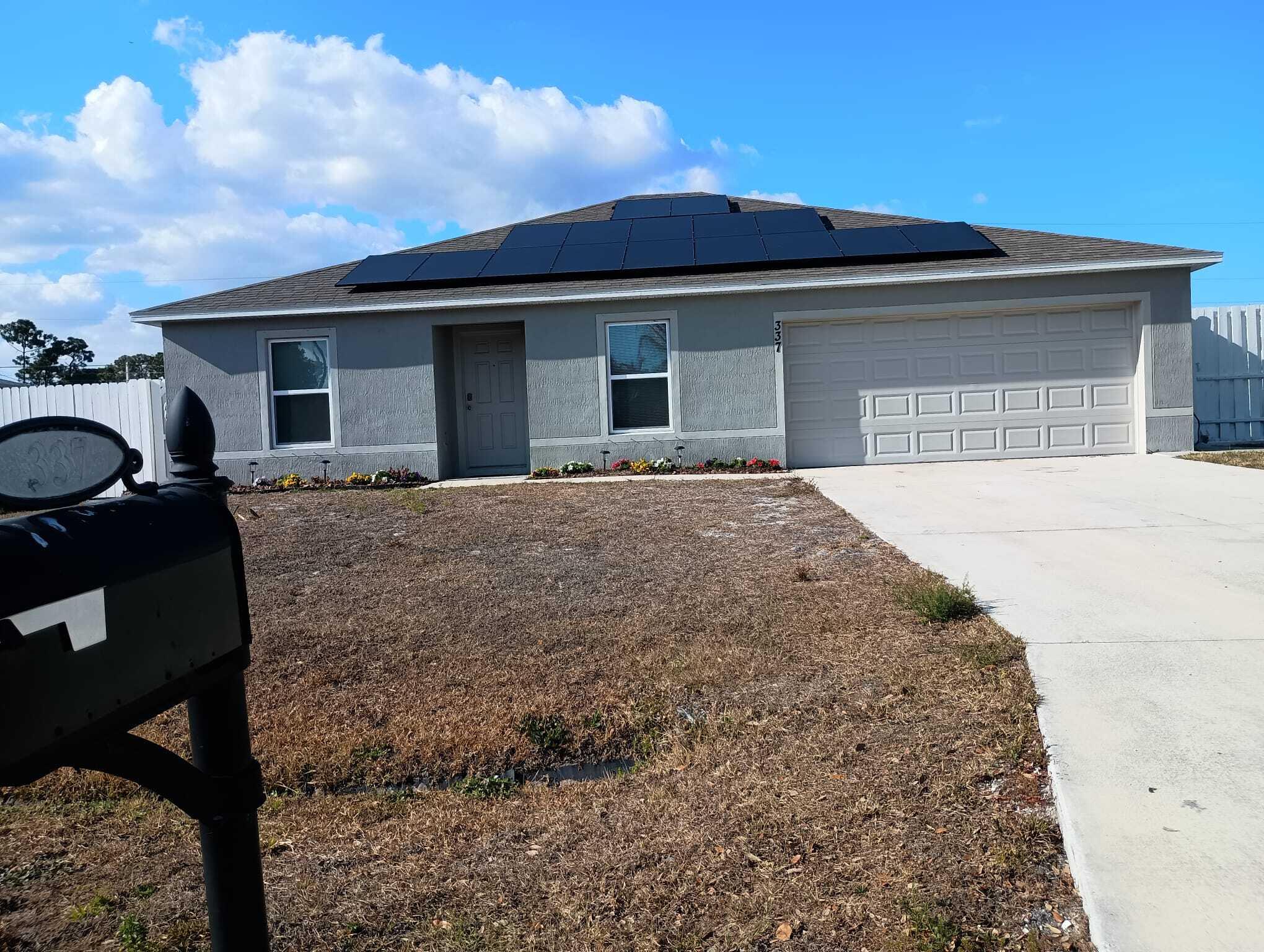 Foto de propiedad en 337 SE STARFISH Avenue, Port St. Lucie, FL 34983 Port St. Lucie con MLS# 