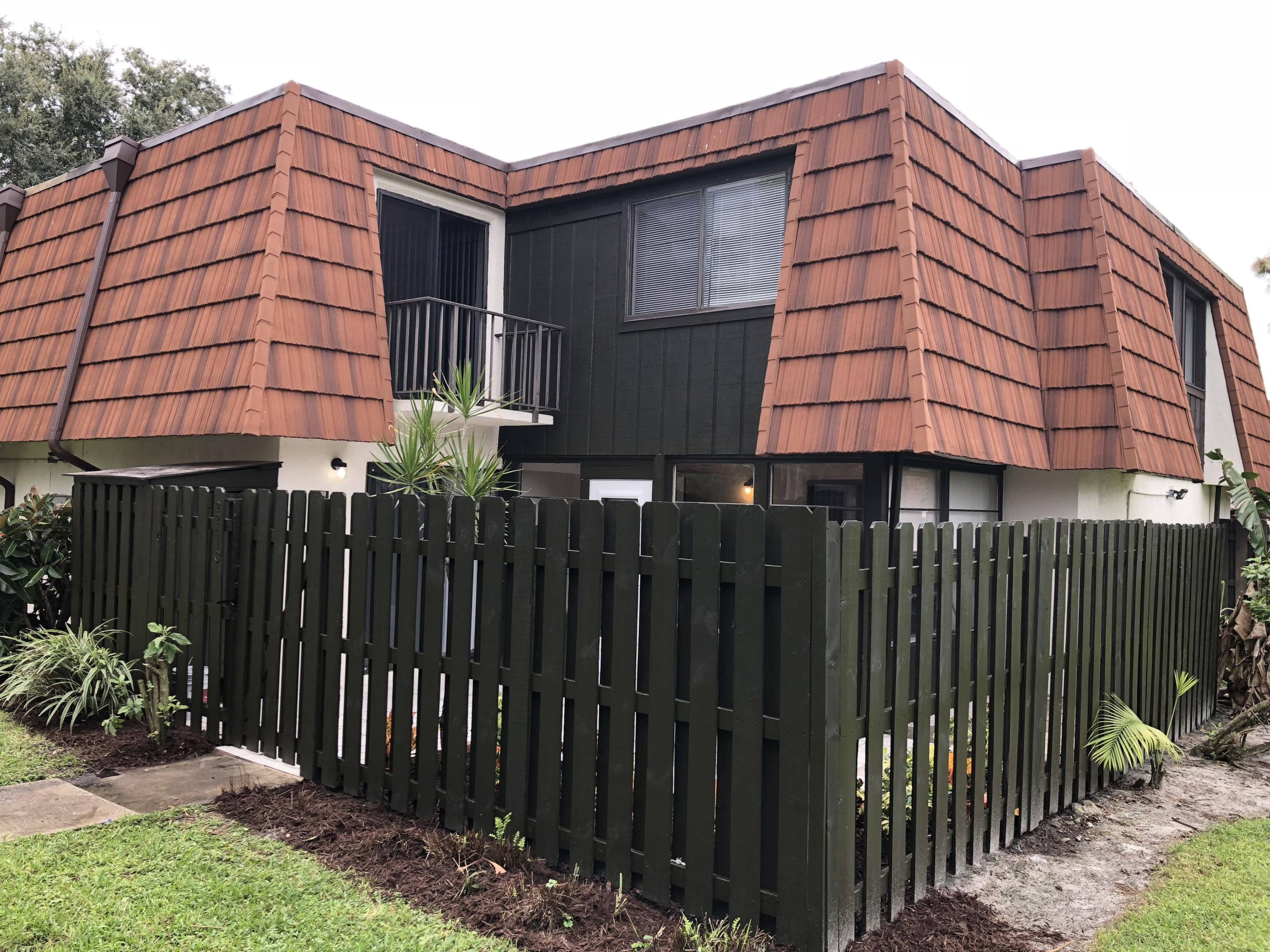 Foto de propiedad en 2241 White Pine Circle B, Greenacres, FL 33415 Greenacres con MLS# 