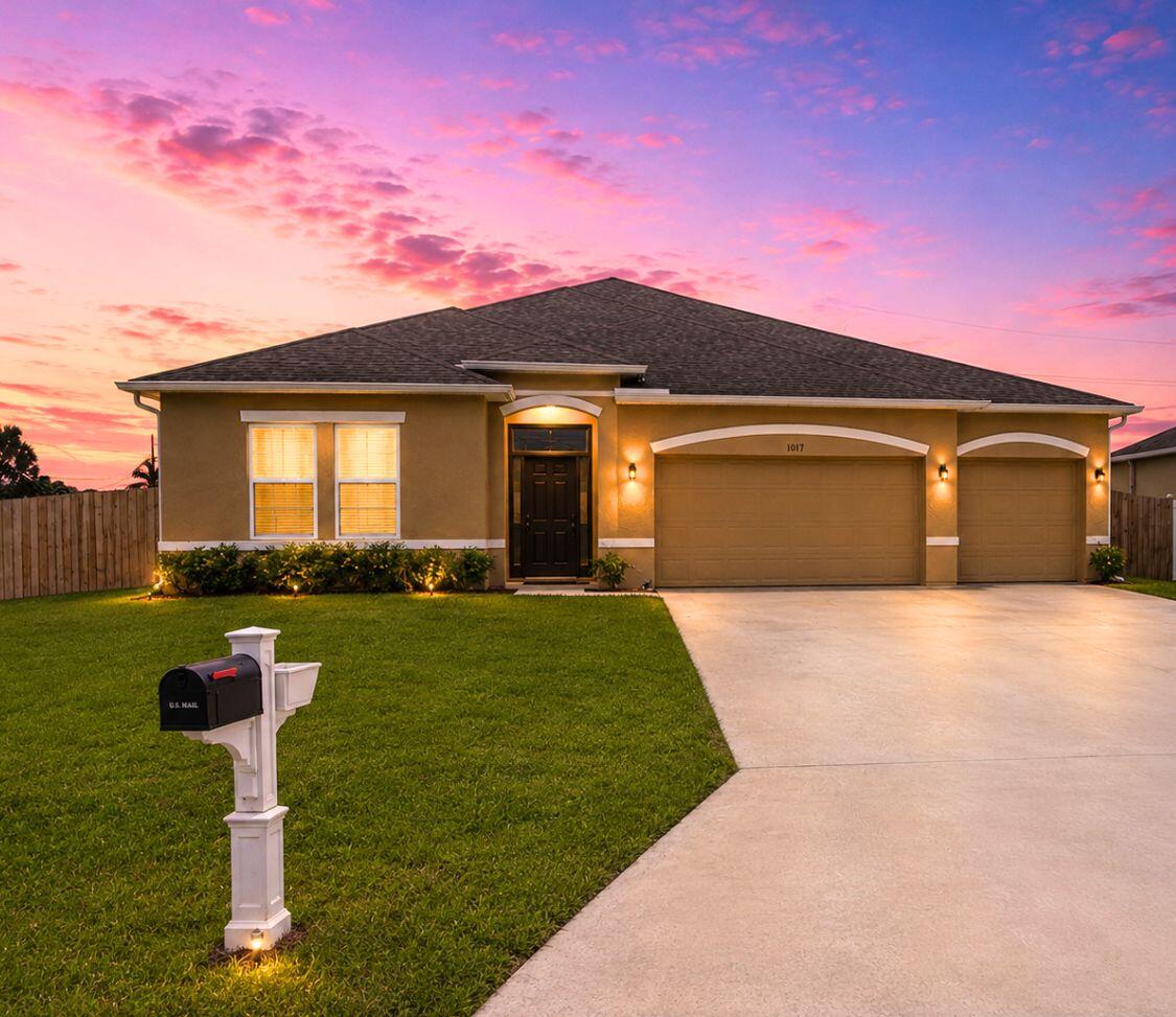Foto de propiedad en 1008 SW Ingrassina Avenue SW, Port St. Lucie, FL 34953 Port St. Lucie con MLS# 