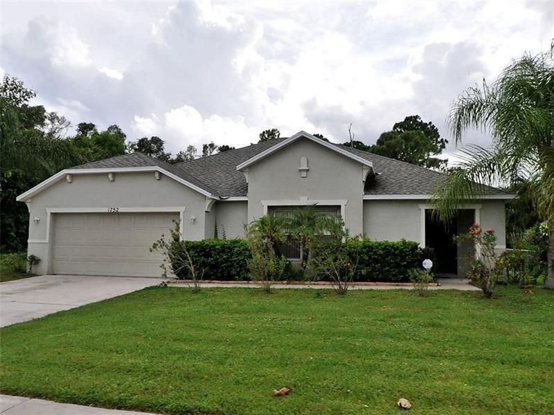 Foto de propiedad en 1752 SW Airoso Boulevard, Port St. Lucie, FL 34984 Port St. Lucie con MLS# 