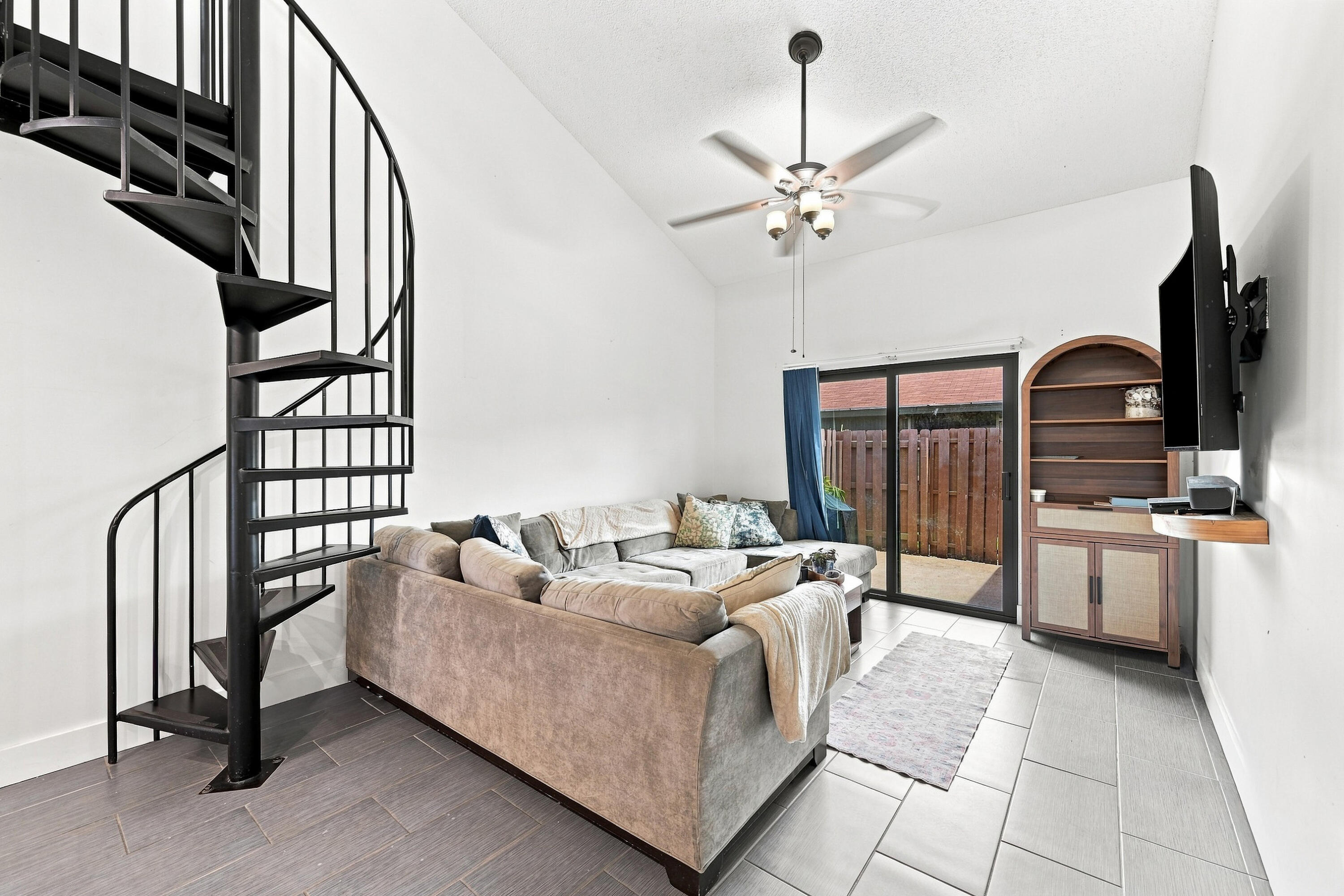 Foto de propiedad en 2016 SW 82nd Avenue, Davie, FL 33324 Davie con MLS# 