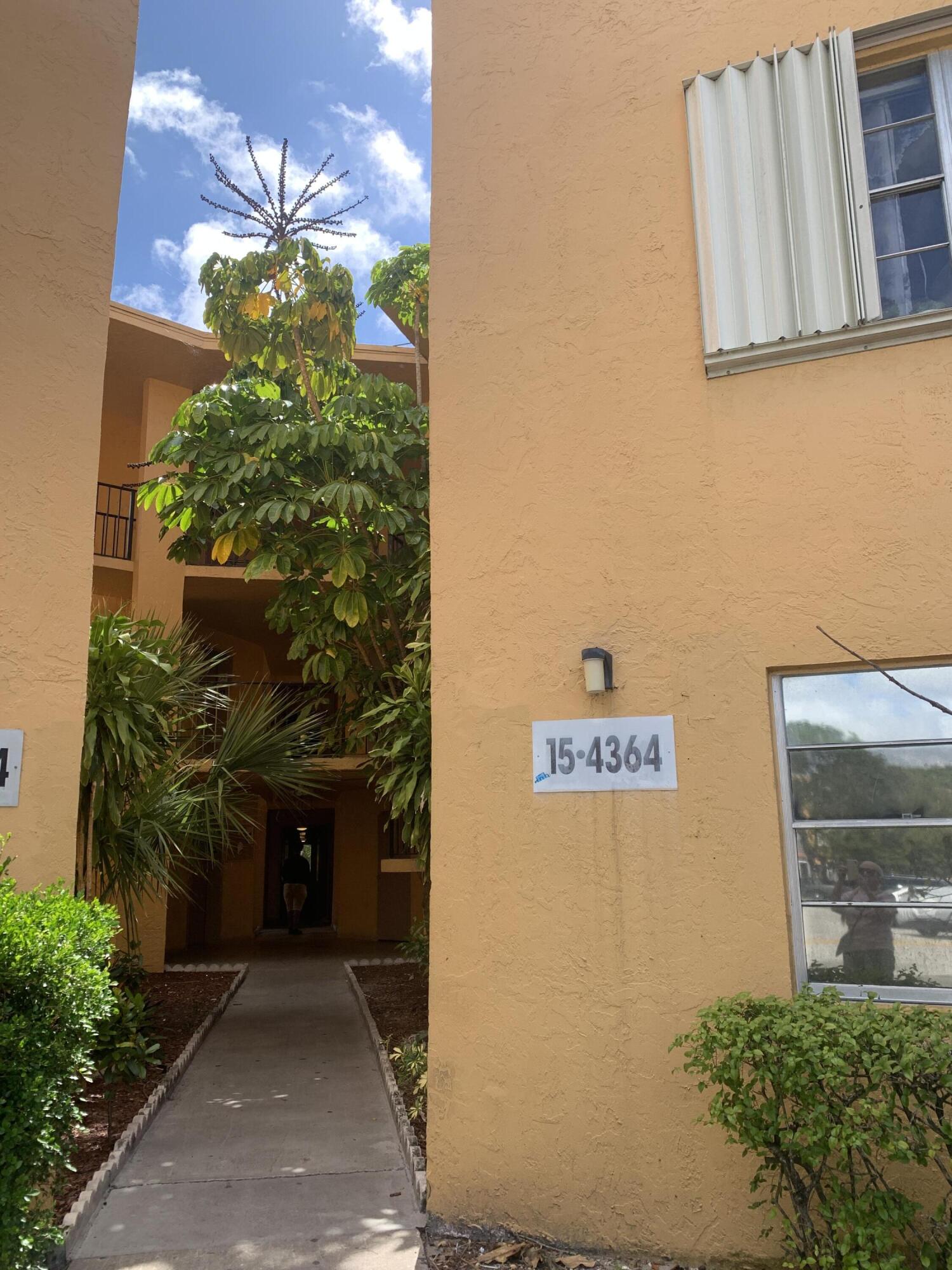 Foto de propiedad en 4364 NW 9TH Avenue 15-3B, Deerfield Beach, FL 33064 Deerfield Beach con MLS# 
