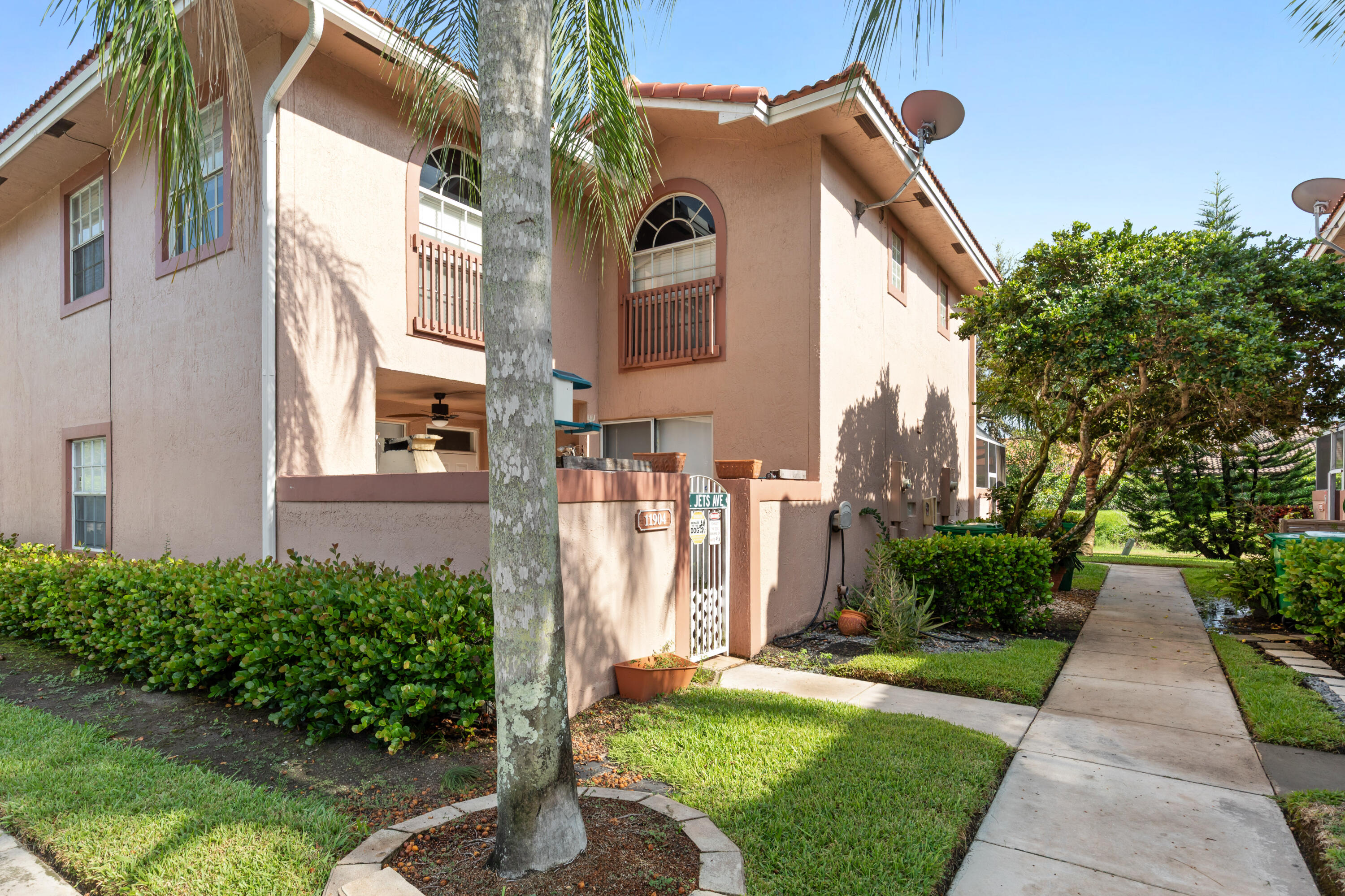 Foto de propiedad en 11912 ROYAL PALM Boulevard, Coral Springs, FL 33065 Coral Springs con MLS# 