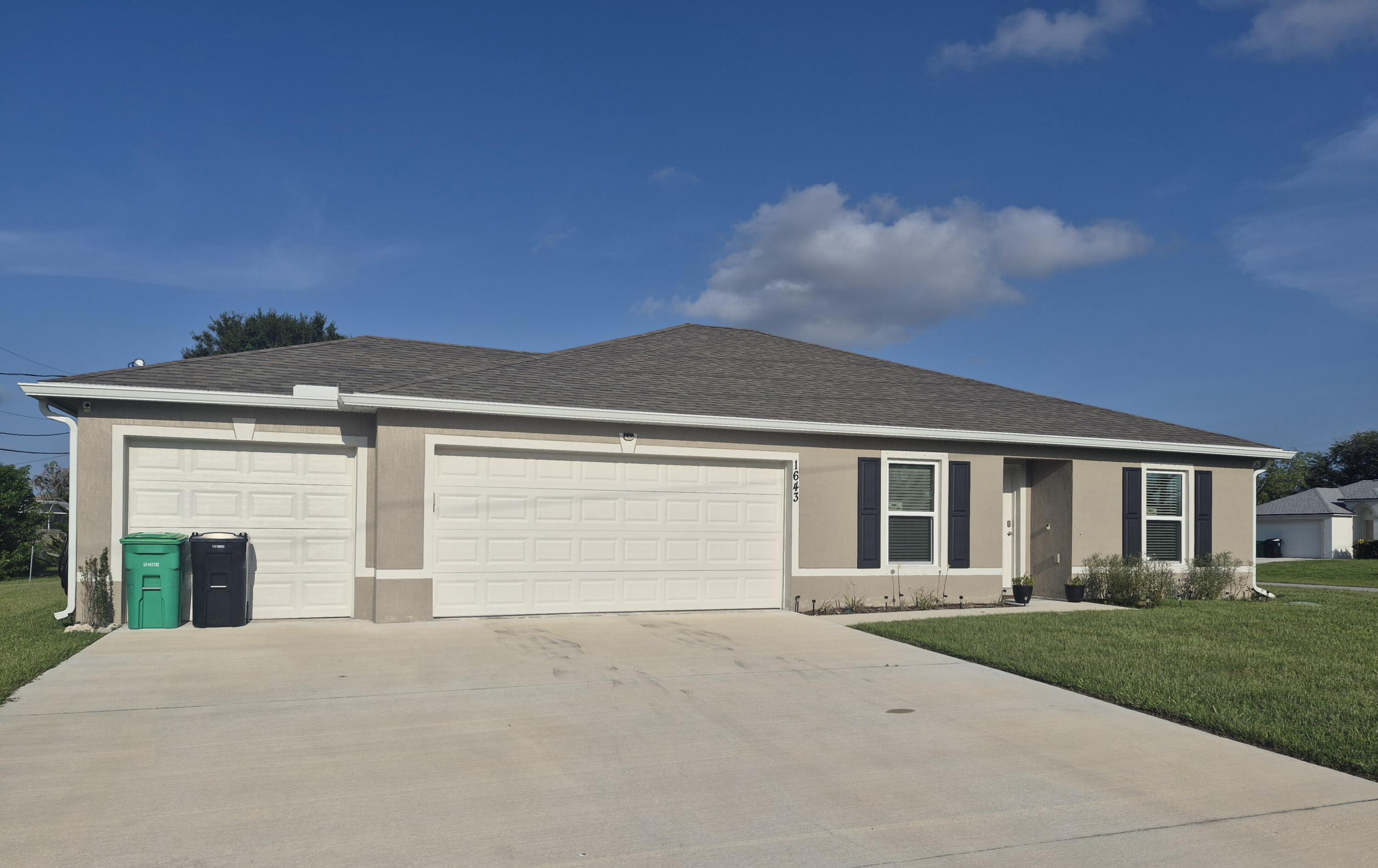 Foto de propiedad en 1643 SE OCEAN Lane, Port St. Lucie, FL 34983 Port St. Lucie con MLS# 
