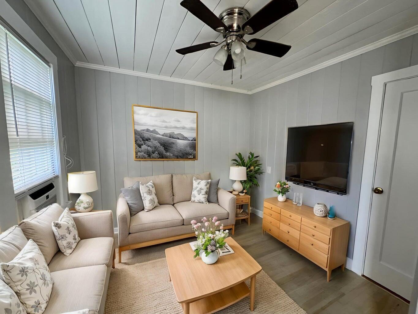 Foto de propiedad en 200 Park Avenue 5, Lake Park, FL 33403 Lake Park con MLS# 