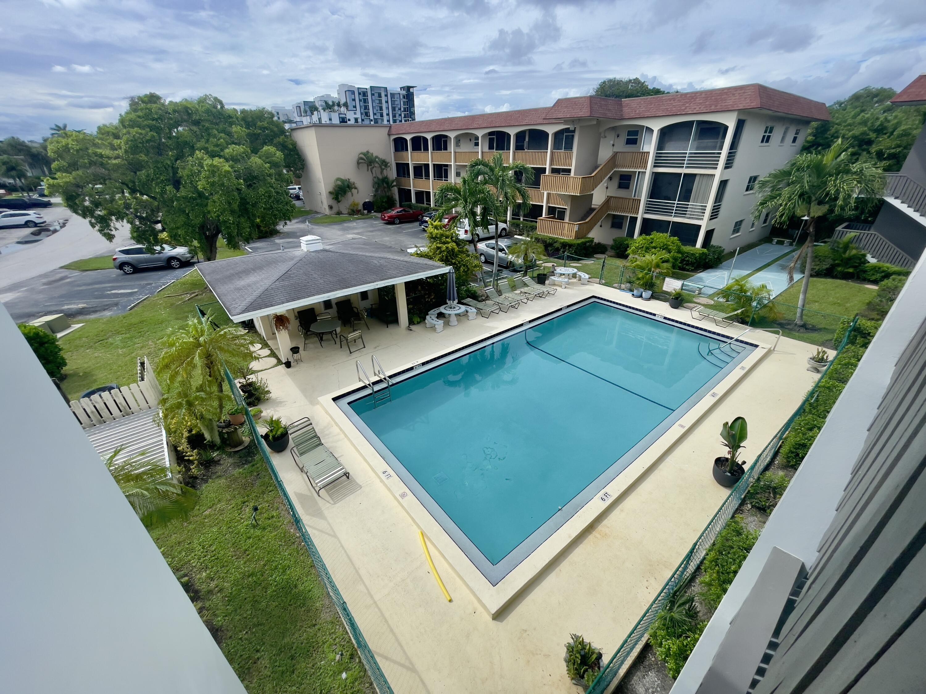 Foto de propiedad en 651 Pine Drive 207, Pompano Beach, FL 33060 Pompano Beach con MLS# 
