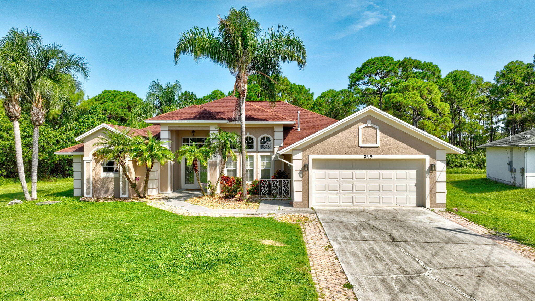 Foto de propiedad en 6119 NW GAUSE Avenue, Port St. Lucie, FL 34986 Port St. Lucie con MLS# 