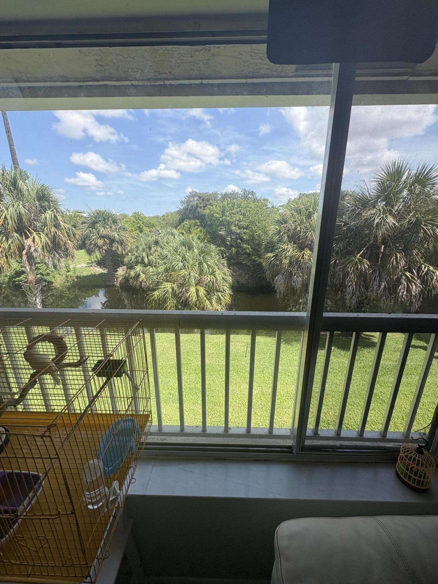 Foto de propiedad en 10107 TWIN LAKES Drive 24-O, Coral Springs, FL 33071 Coral Springs con MLS# 