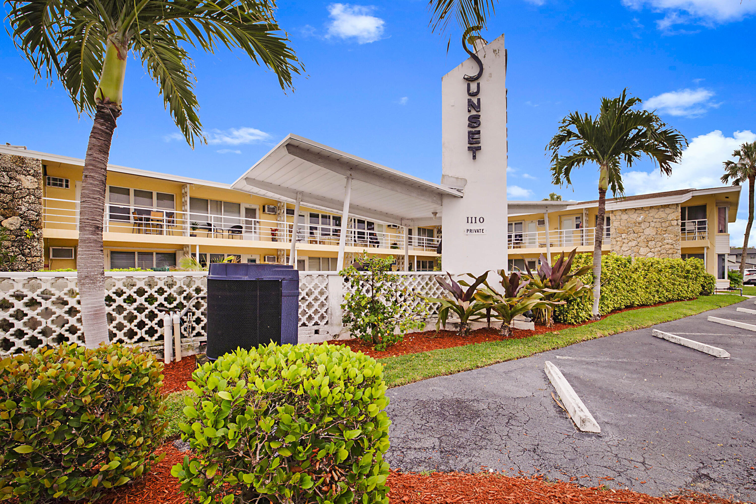 Foto de propiedad en 1110 N Riverside Drive 12, Pompano Beach, FL 33062 Pompano Beach con MLS# 