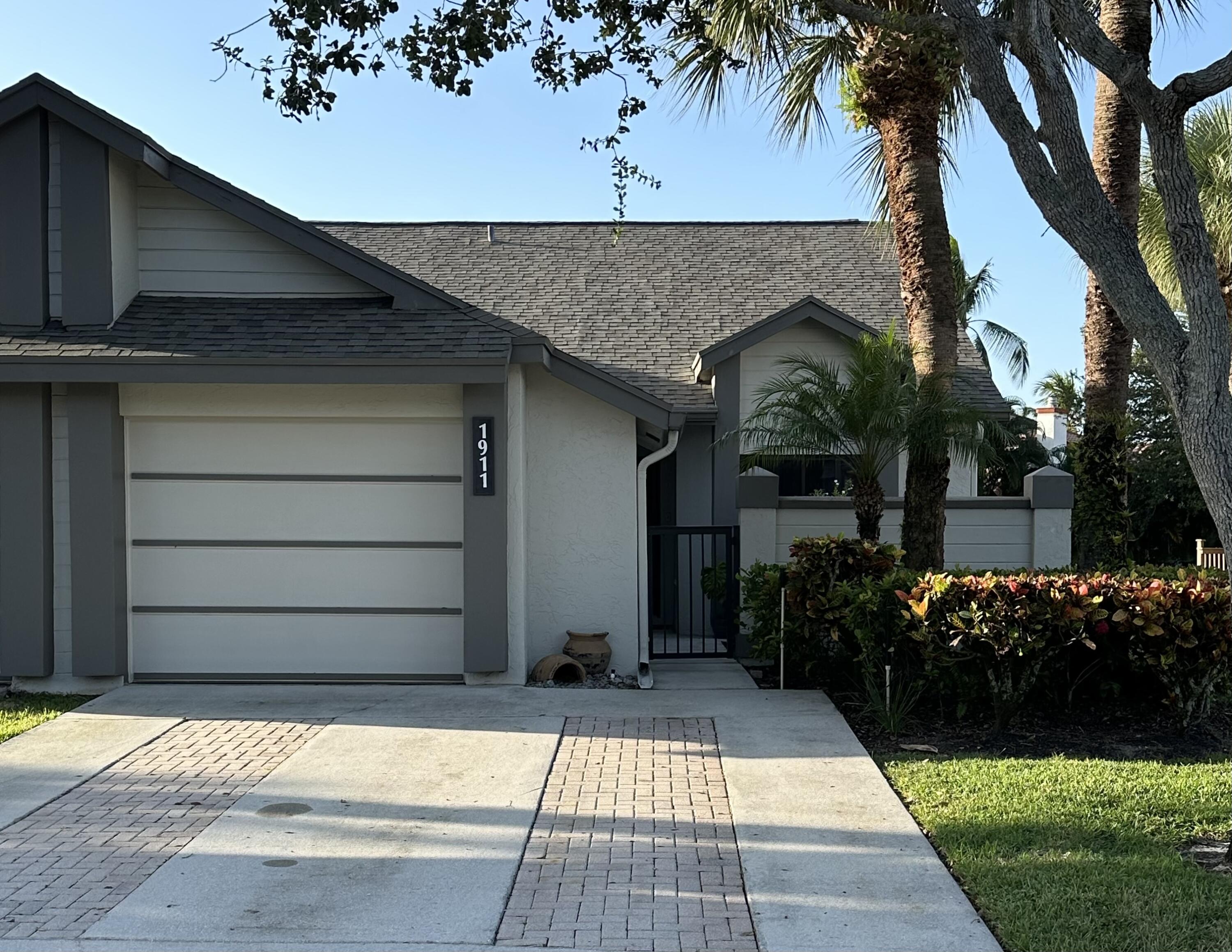 Foto de propiedad en 1911 LANDINGS Boulevard, Greenacres, FL 33413 Greenacres con MLS# 