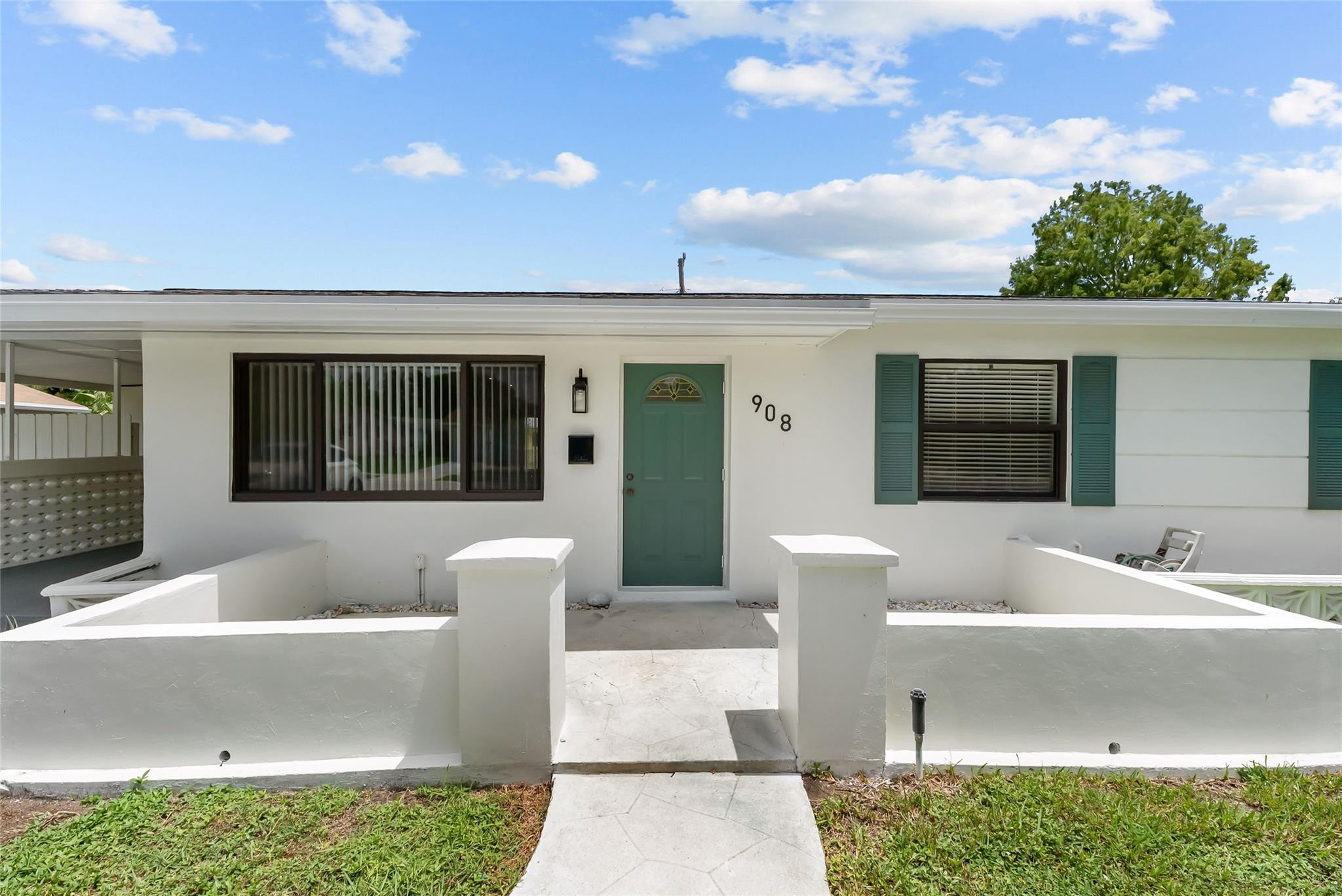 Foto de propiedad en 908 LIGHTHOUSE Drive, North Palm Beach, FL 33408 North Palm Beach con MLS# 