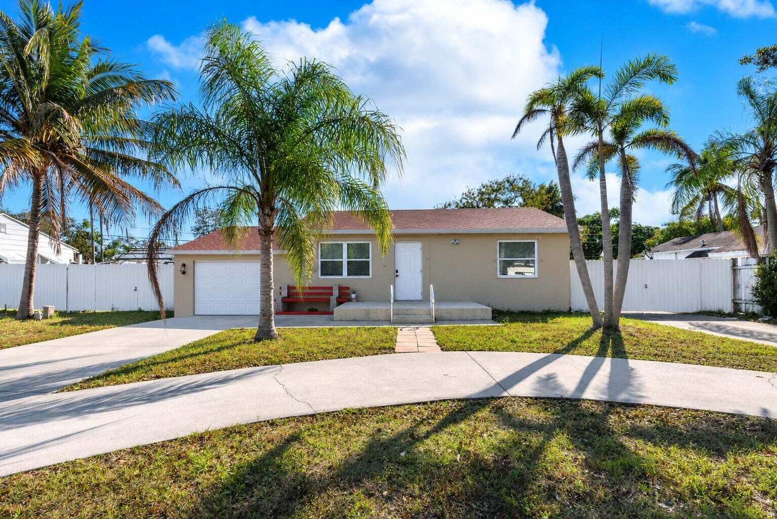 En Venta 3914 SERUBI Avenue, Palm Springs, FL 33461, Palm Springs, FL 33461