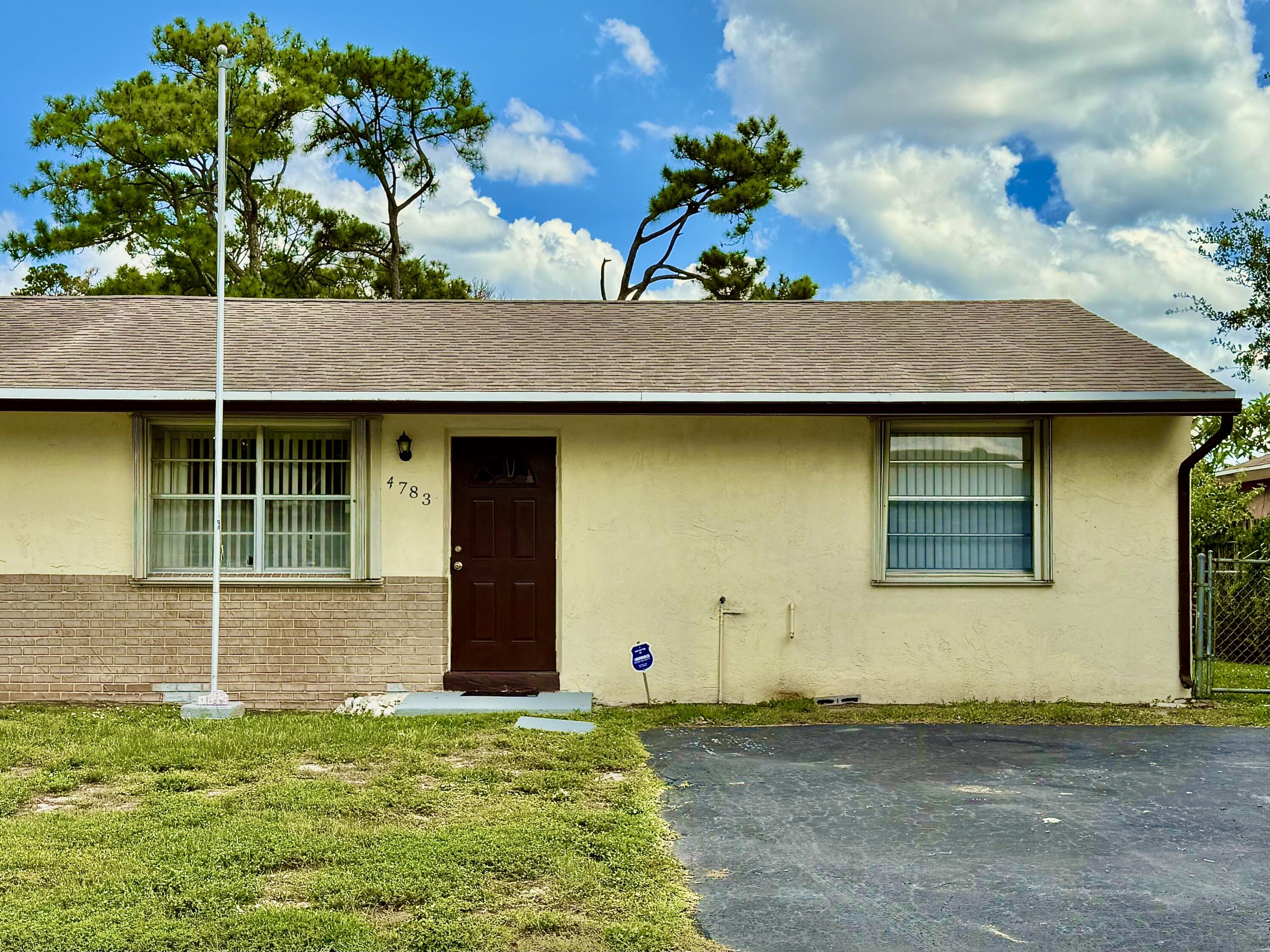 Foto de propiedad en 4783 Gladiator Circle, Greenacres, FL 33463 Greenacres con MLS# 