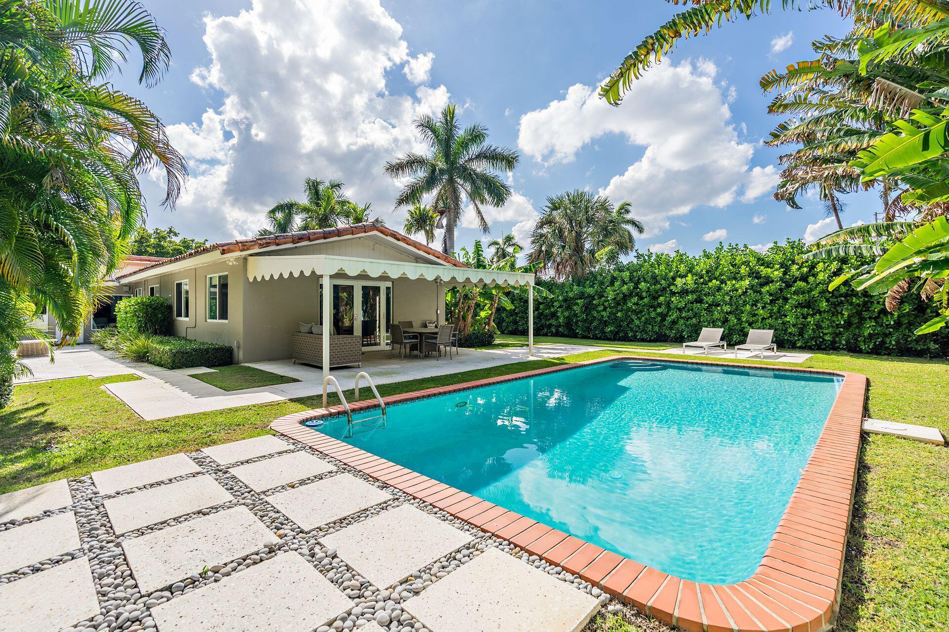 Foto de propiedad en 157 Worth Court N, West Palm Beach, FL 33405 West Palm Beach con MLS# 