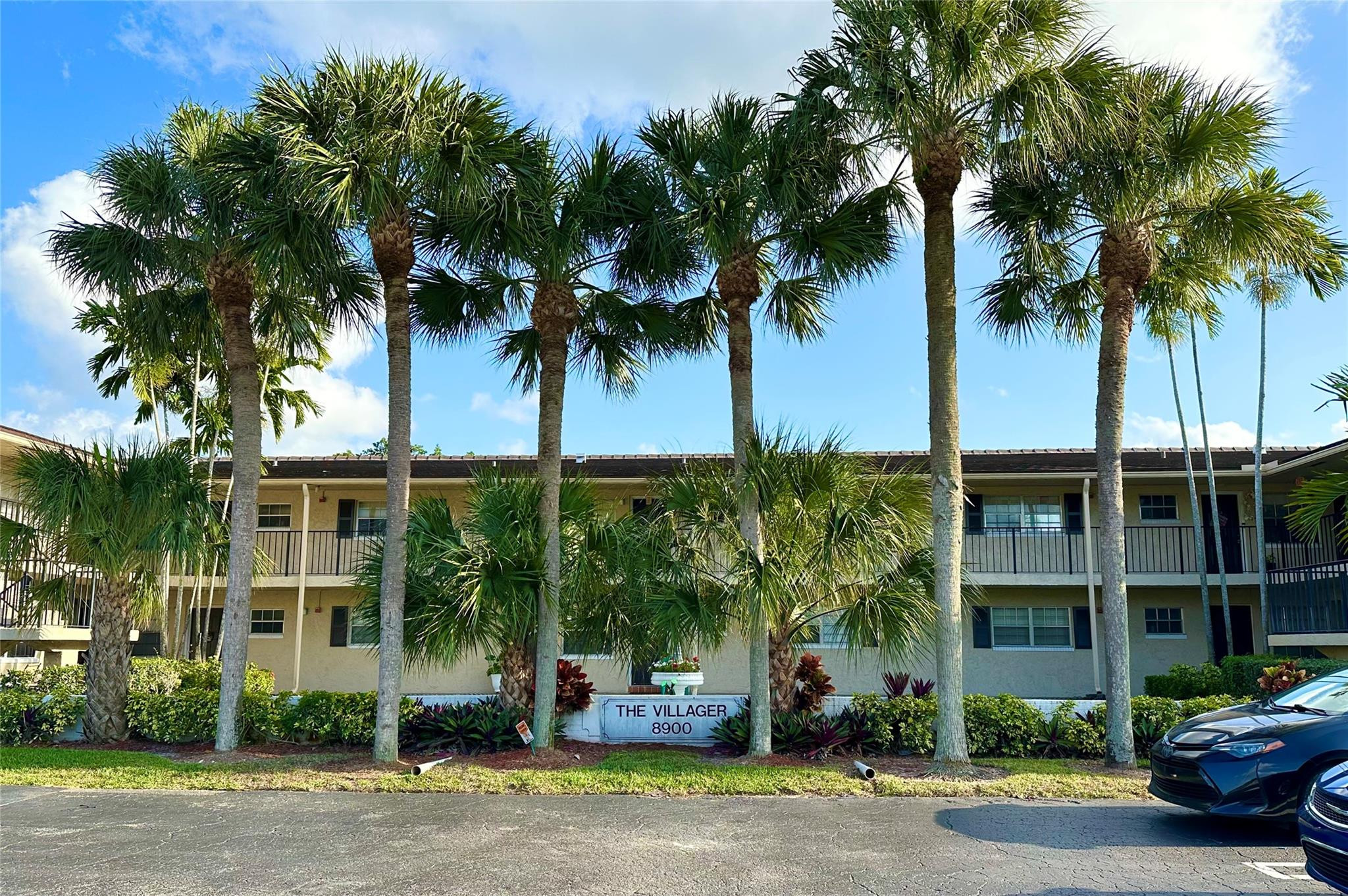 Foto de propiedad en 8900 W SAMPLE Road 106, Coral Springs, FL 33065 Coral Springs con MLS# 