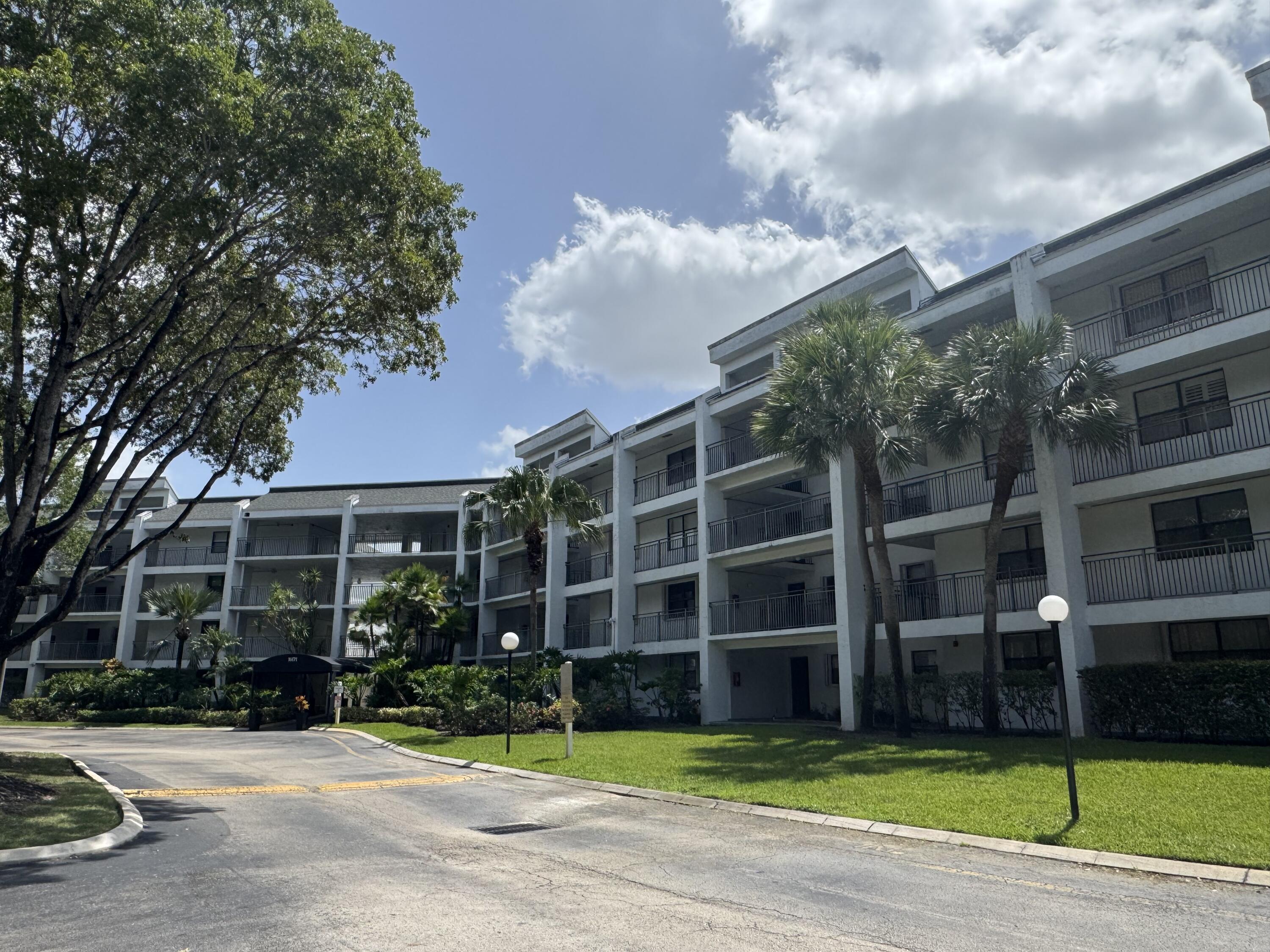 Foto de propiedad en 16171 Blatt Boulevard 202, Weston, FL 33326 Weston con MLS# 