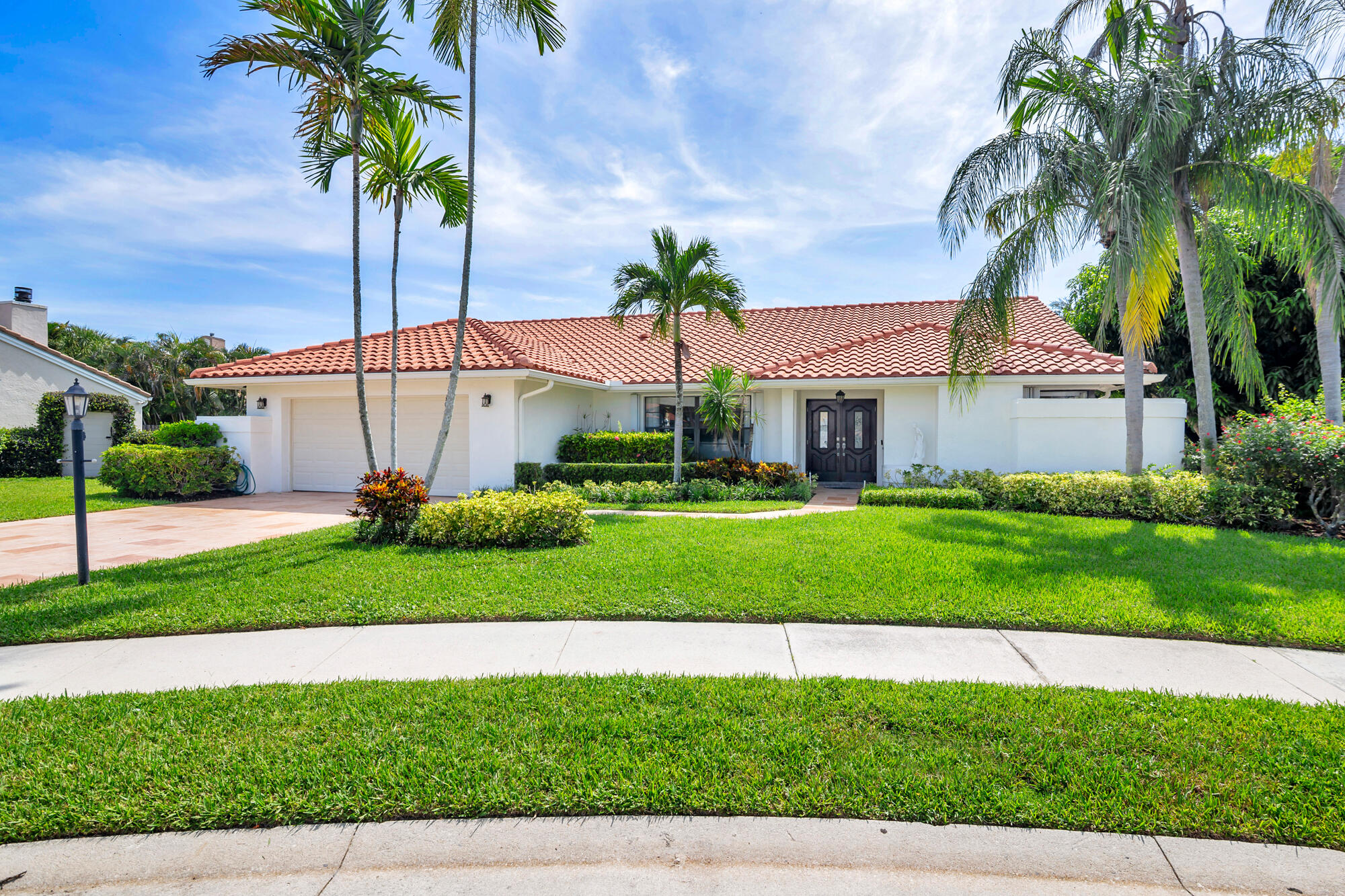Cul-de-Sac location with extra-long driveway