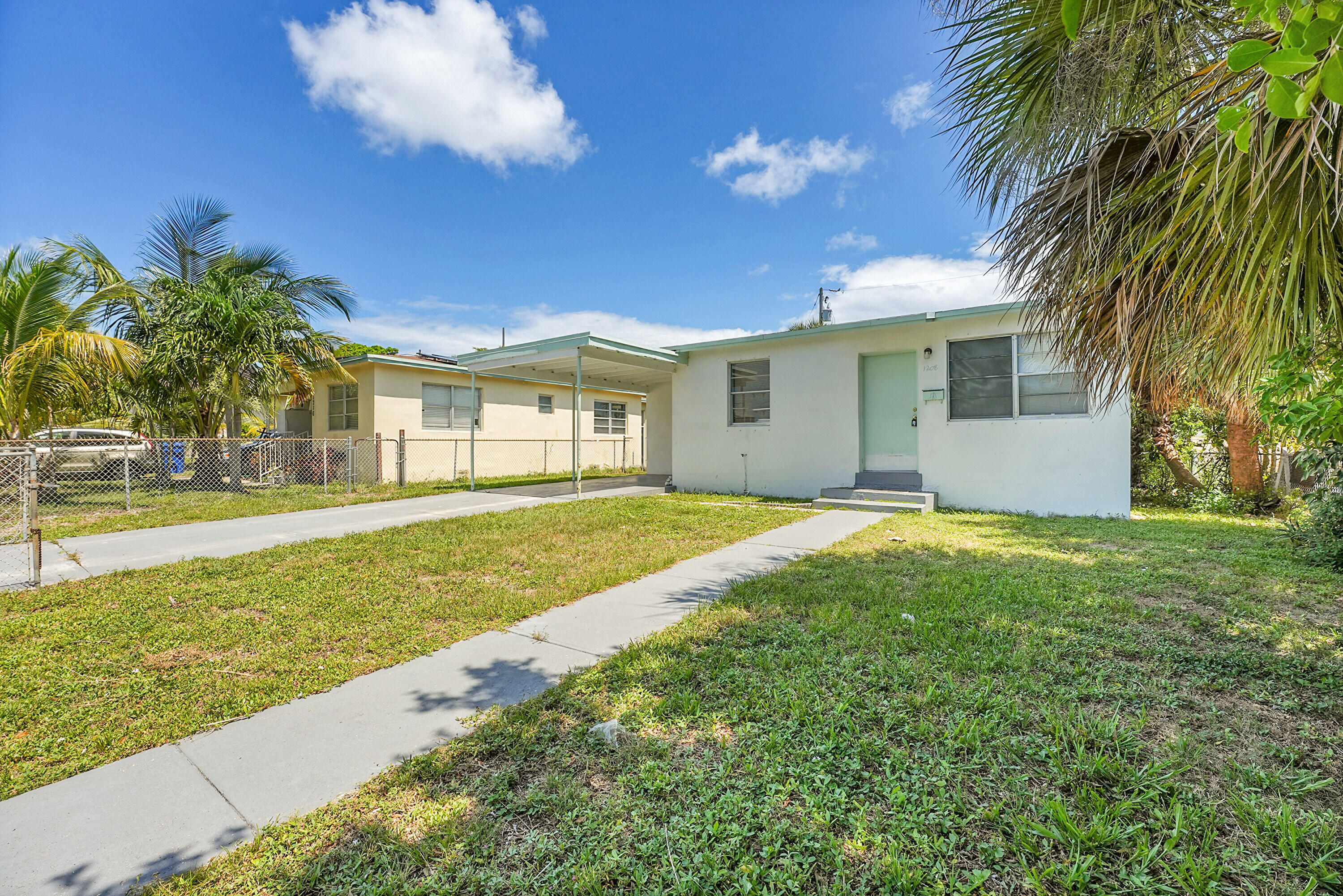 Foto de propiedad en 1208 W 32ND Street, Riviera Beach, FL 33404 Riviera Beach con MLS# 
