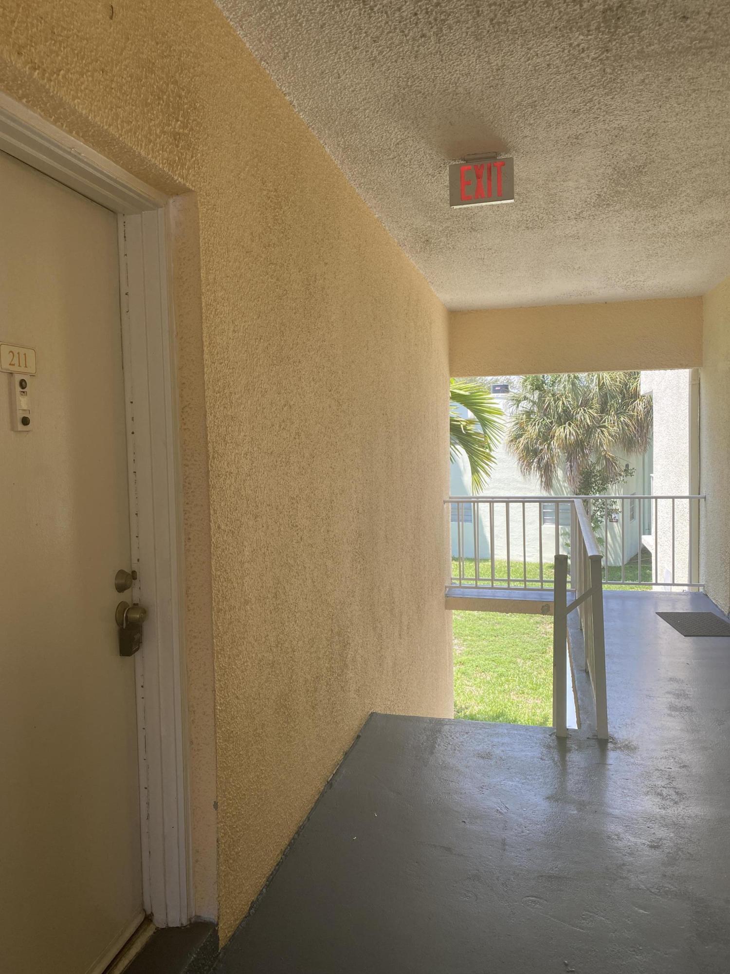 En Venta 409 EXECUTIVE CENTER Drive 211, West Palm Beach, FL 33401, West Palm Beach, FL 33401